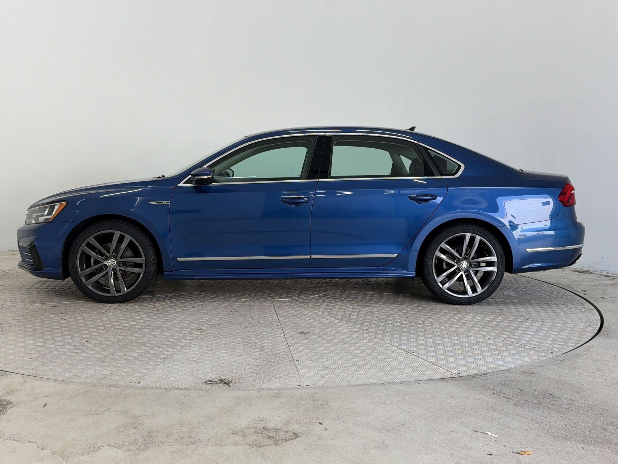 Passat R-Line W/Comfort Pkg Sedan