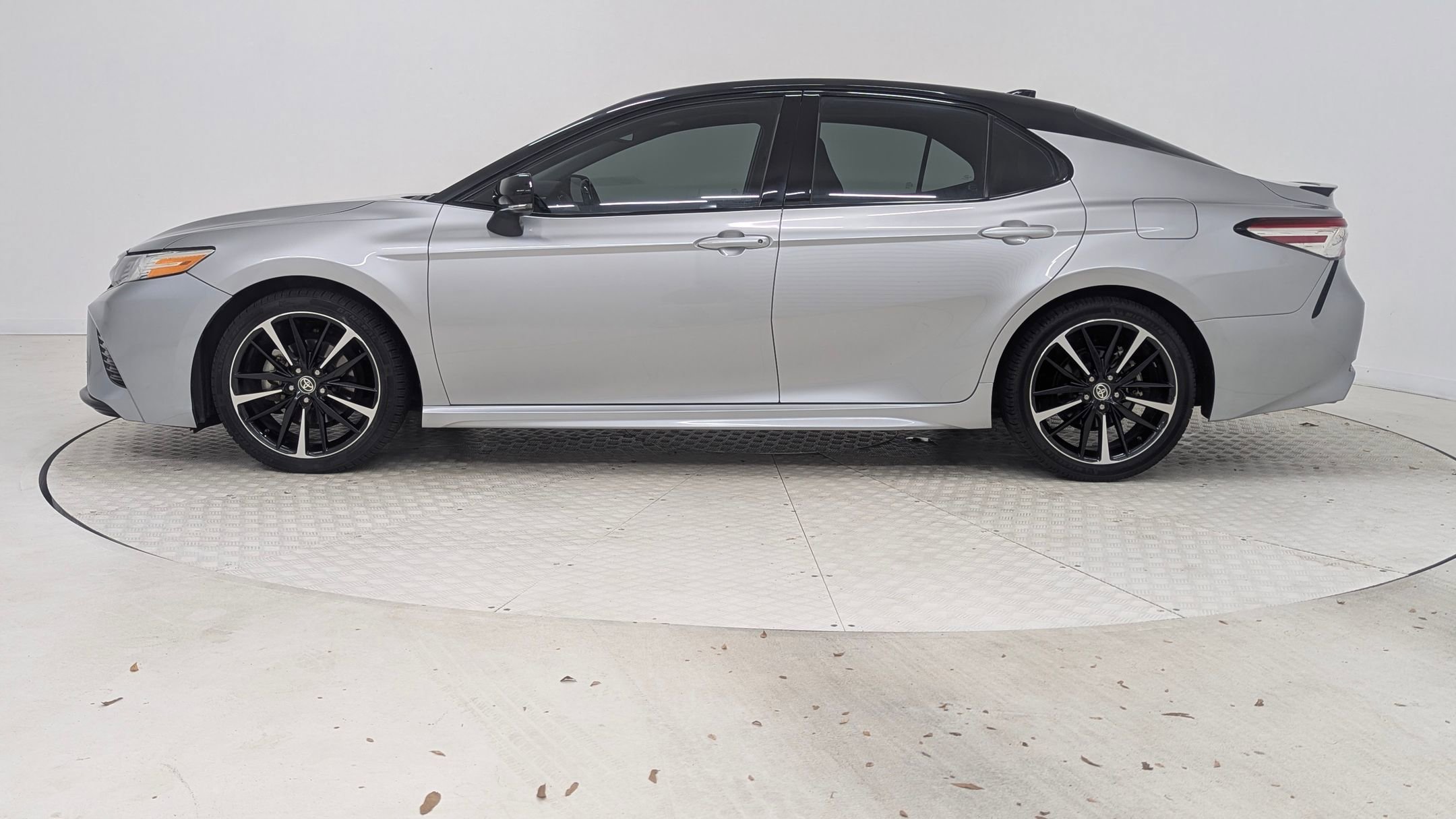 2020 Toyota Camry XSE photo 2