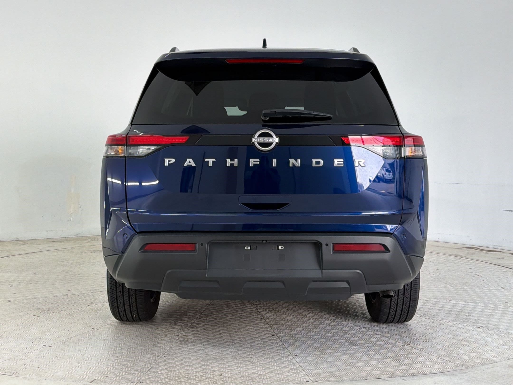 2025 Nissan Pathfinder SV - Photo 10