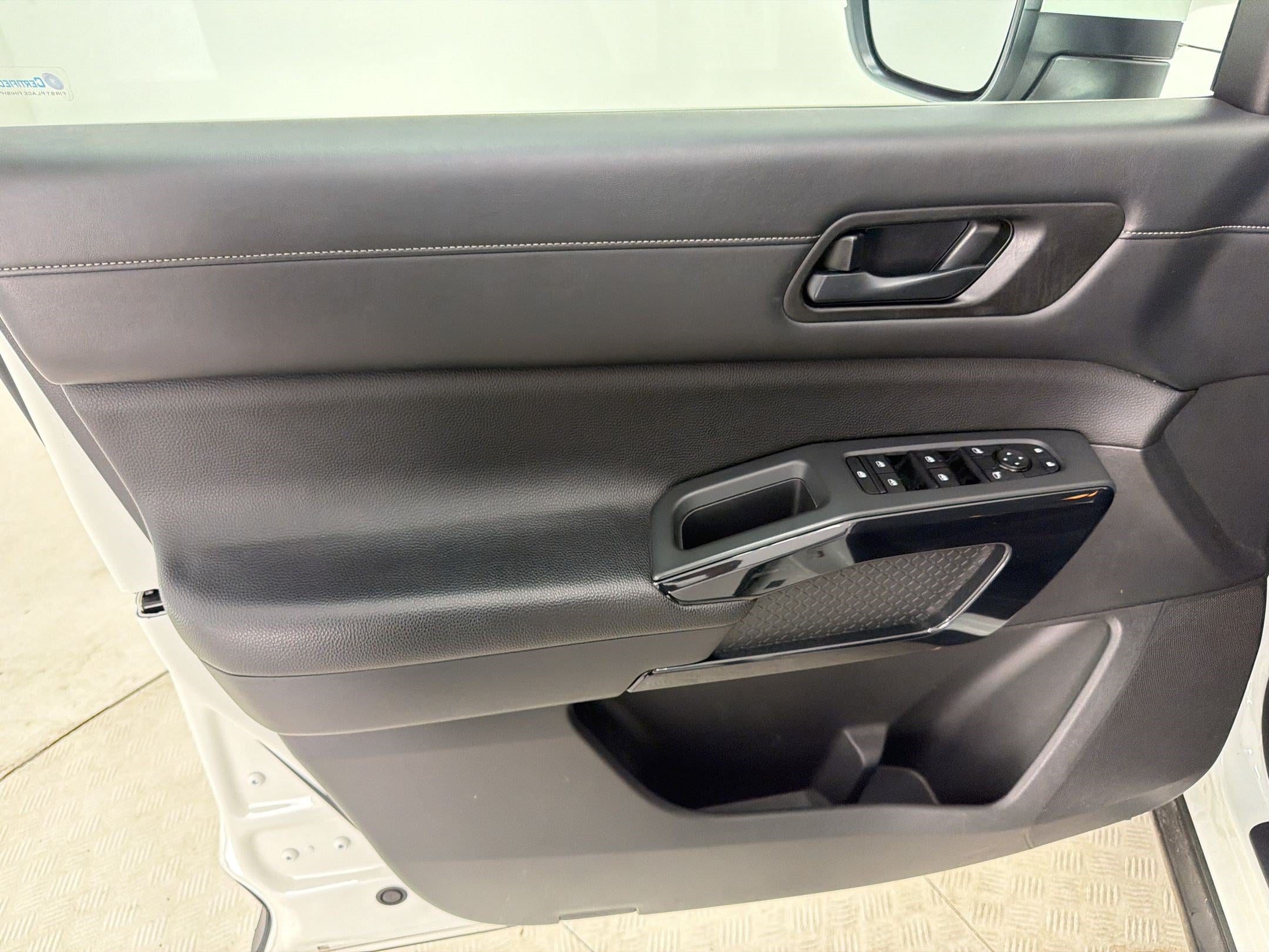 2023 Nissan Pathfinder SV - Photo 12