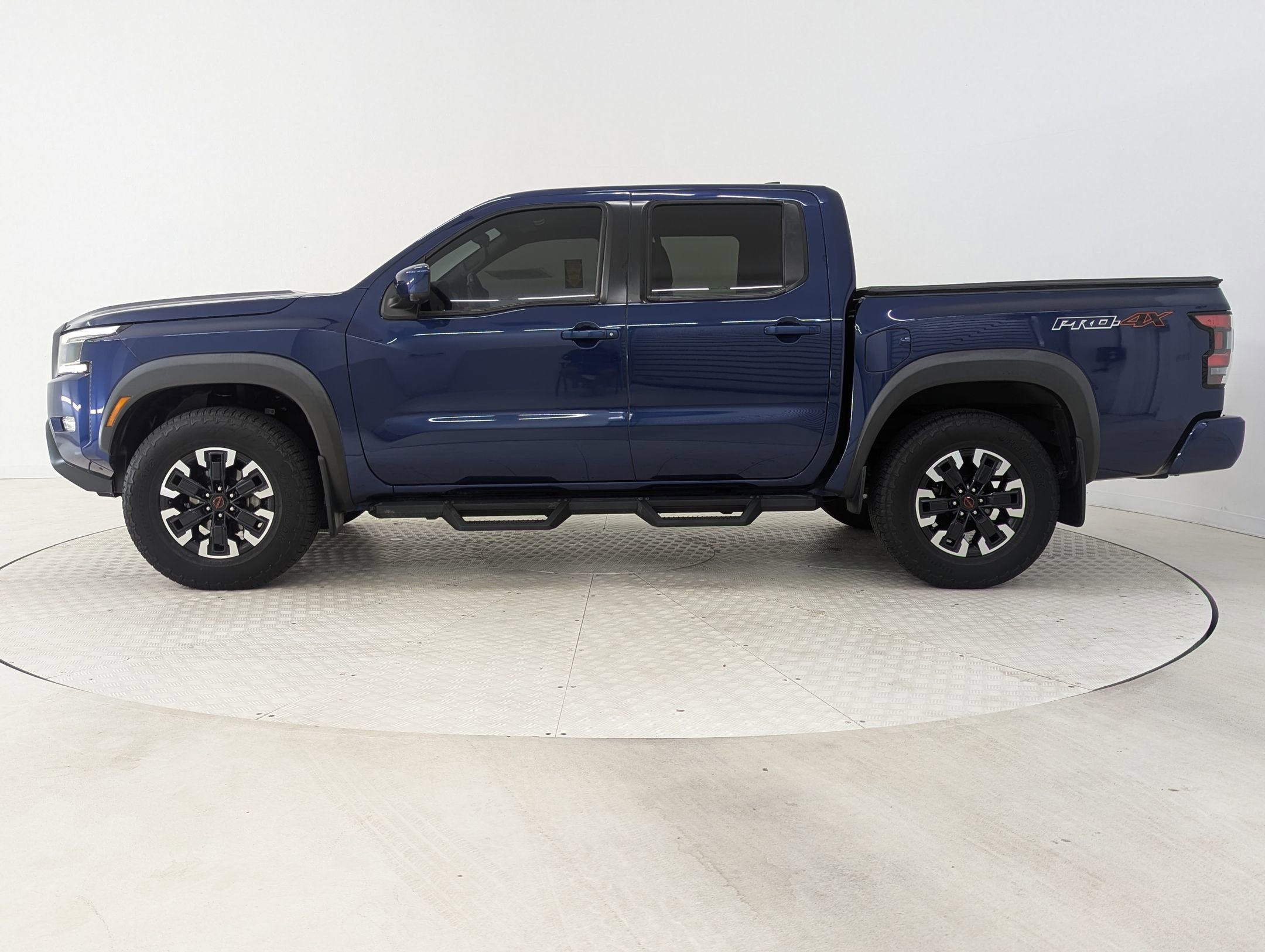 2023 Nissan Frontier PRO-4X photo 2
