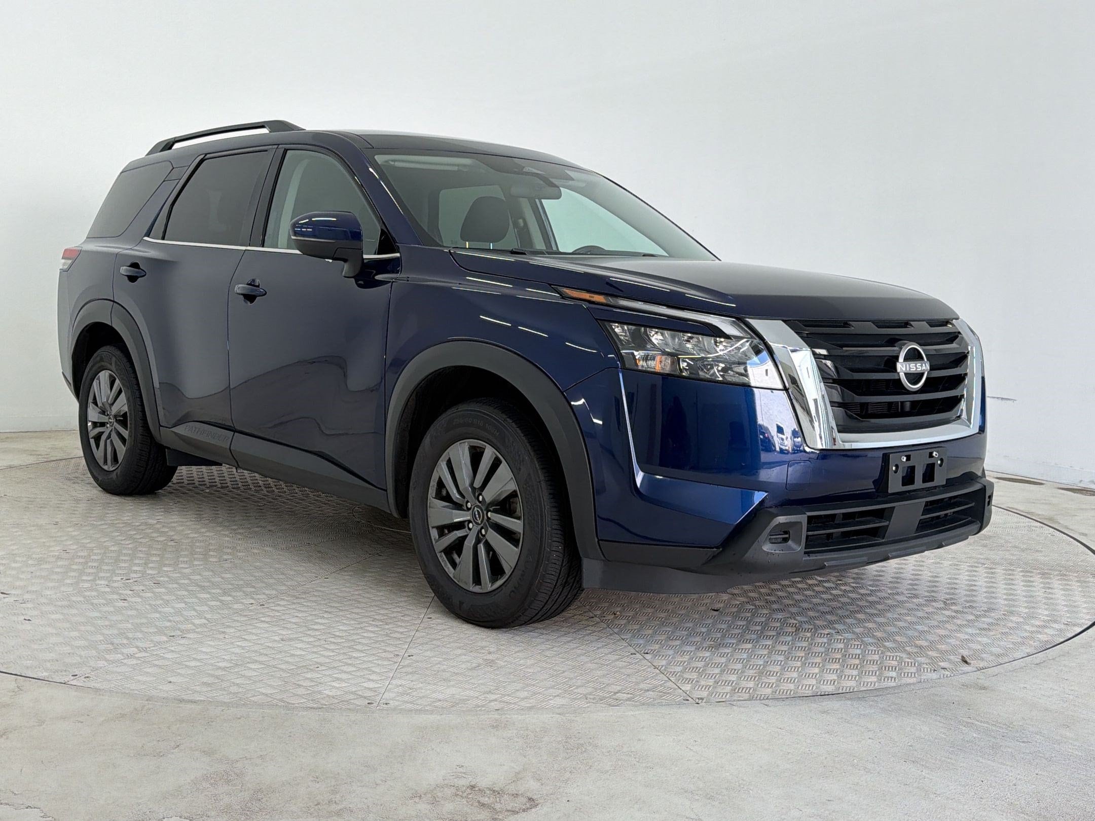 2025 Nissan Pathfinder SV - Photo 7