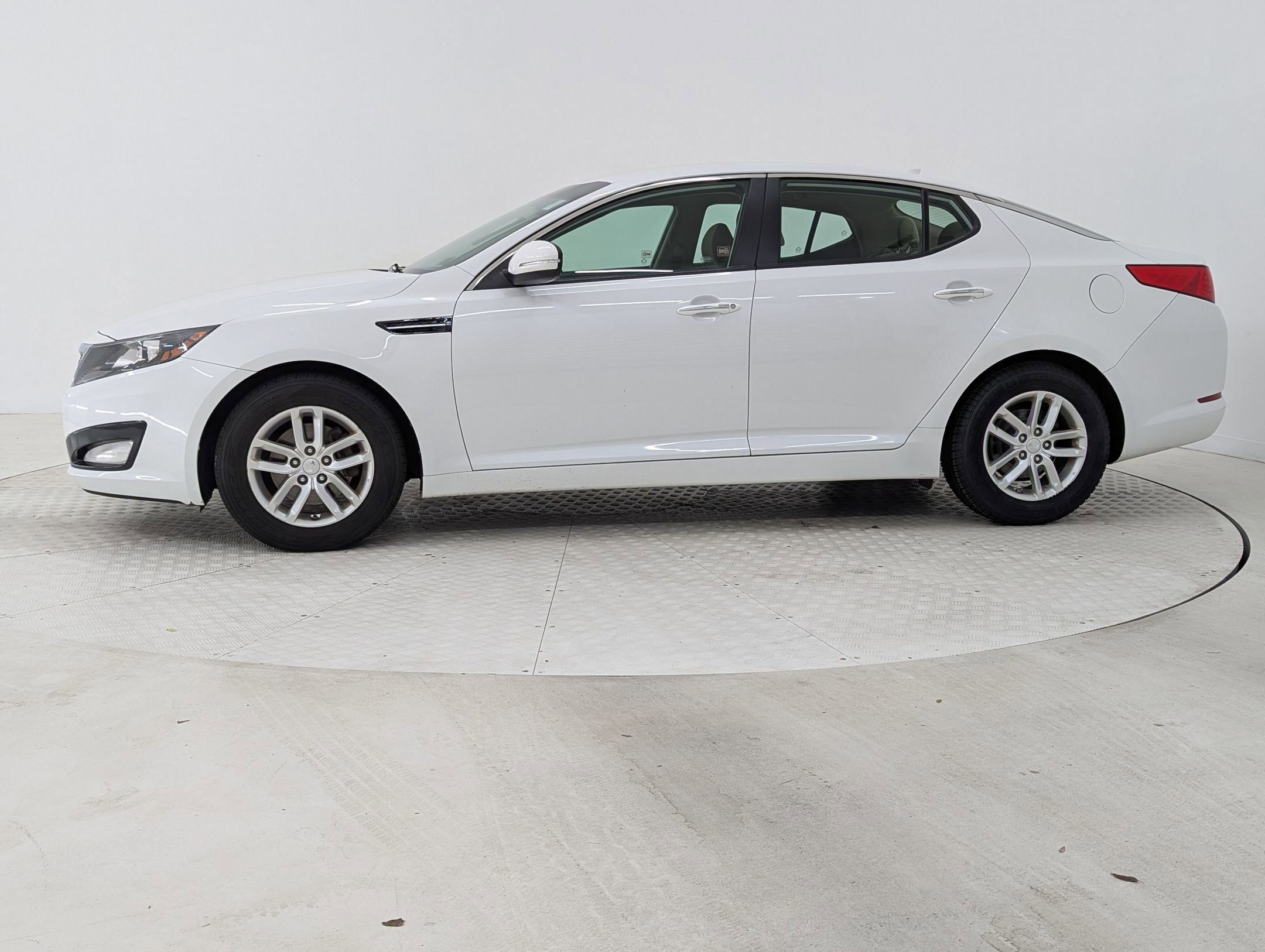 2012 Kia Optima LX photo 2