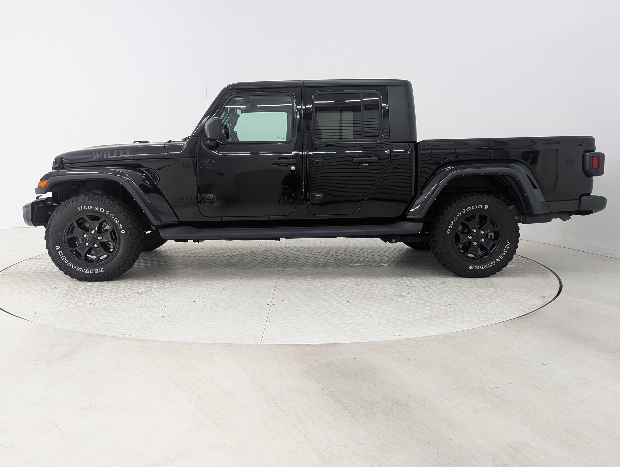 2021 Jeep Gladiator Willys photo 2
