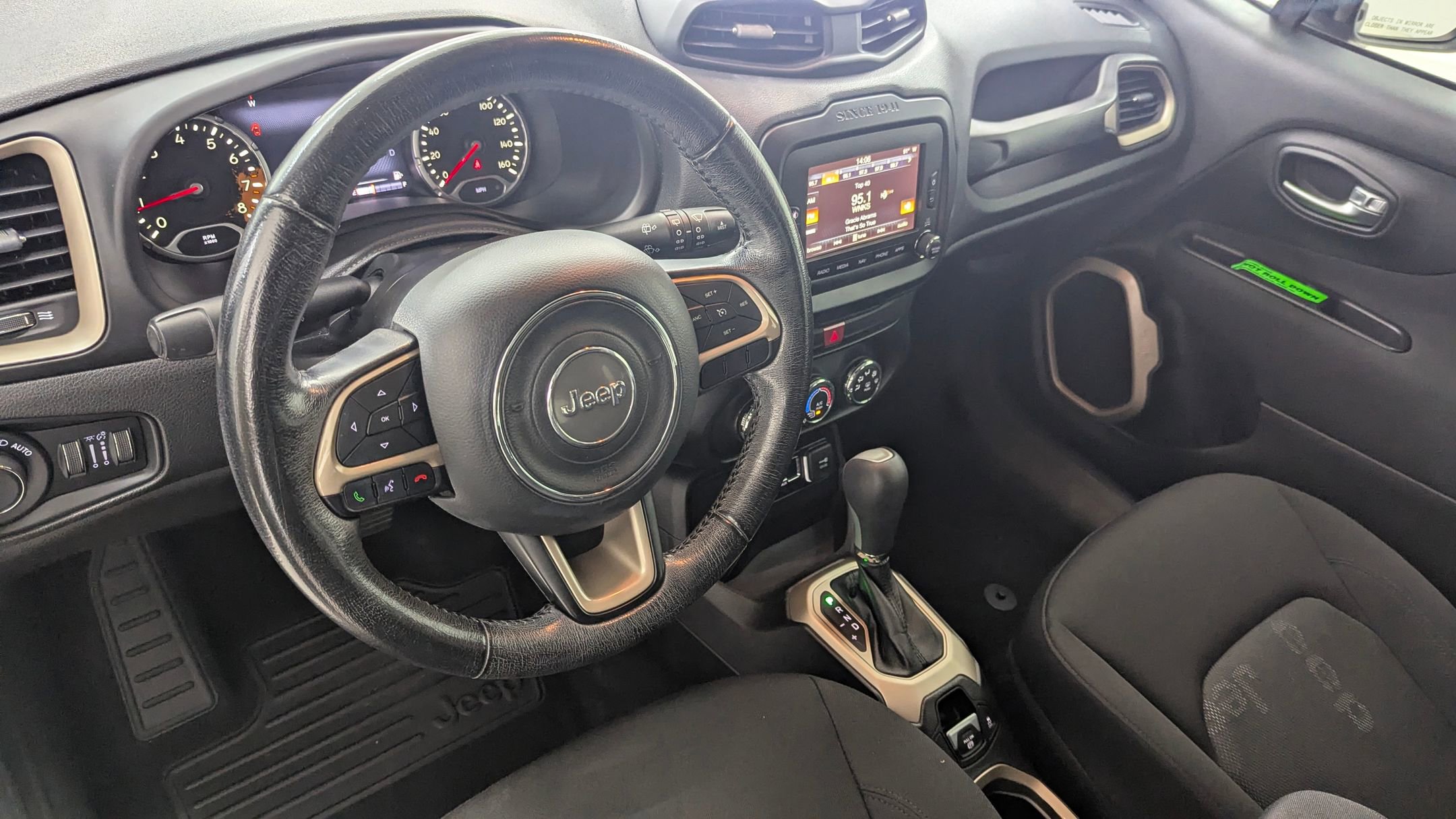 2017 Jeep Renegade Latitude North Edition photo 4
