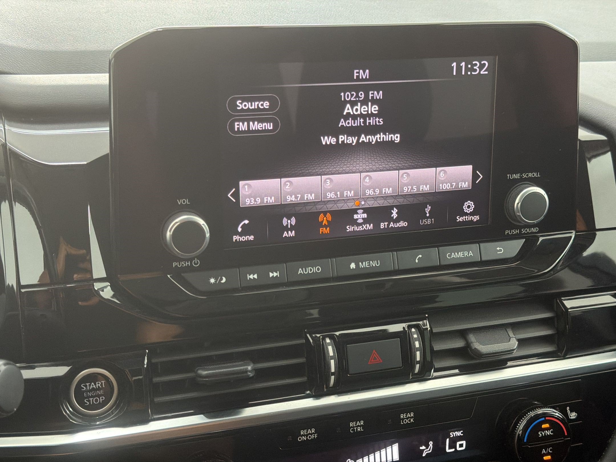 2023 Nissan Pathfinder SV - Photo 18