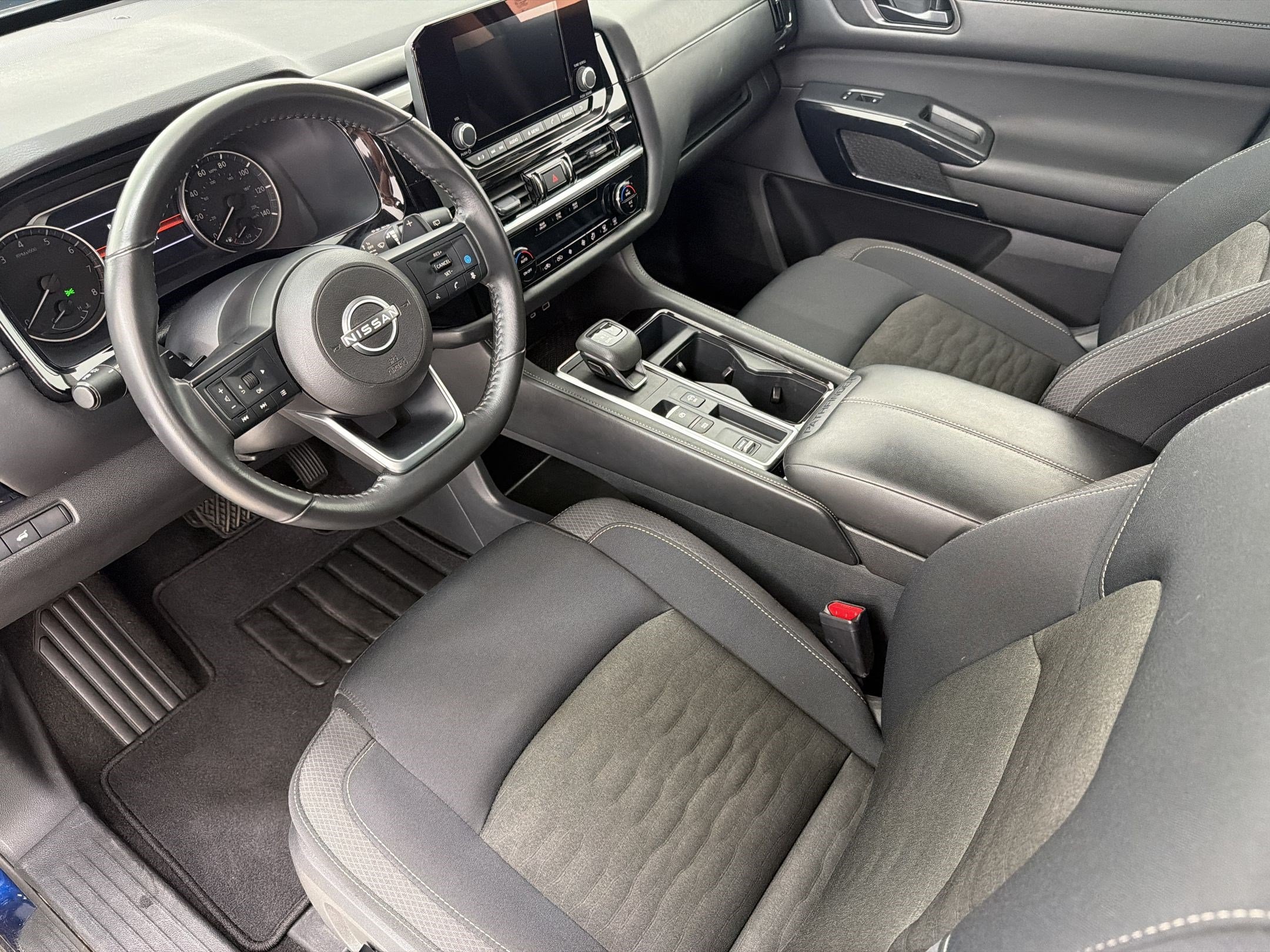 2025 Nissan Pathfinder SV - Photo 4