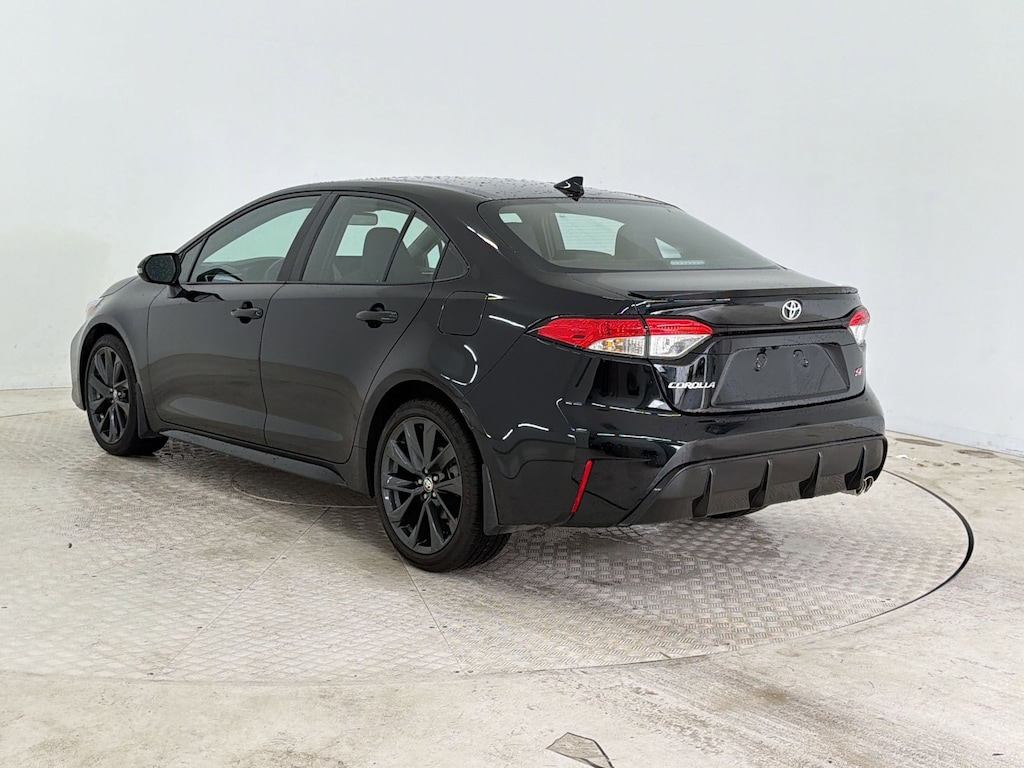 Used 2025 Toyota Corolla SE Sedan