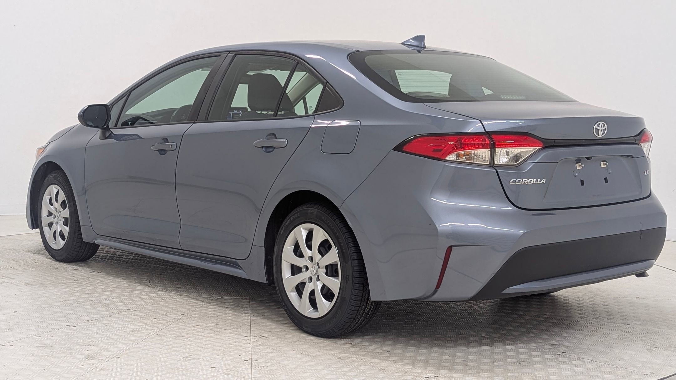2022 Toyota Corolla LE photo 3