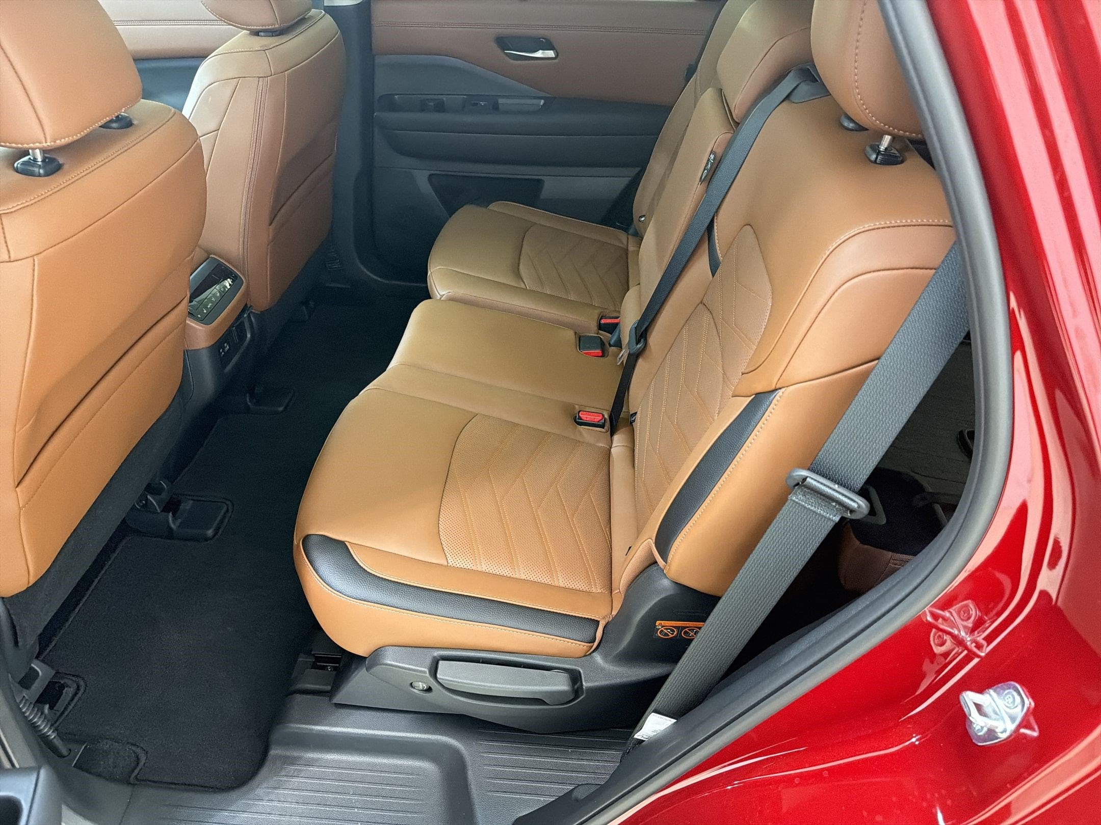 2025 Nissan Pathfinder Platinum - Photo 21