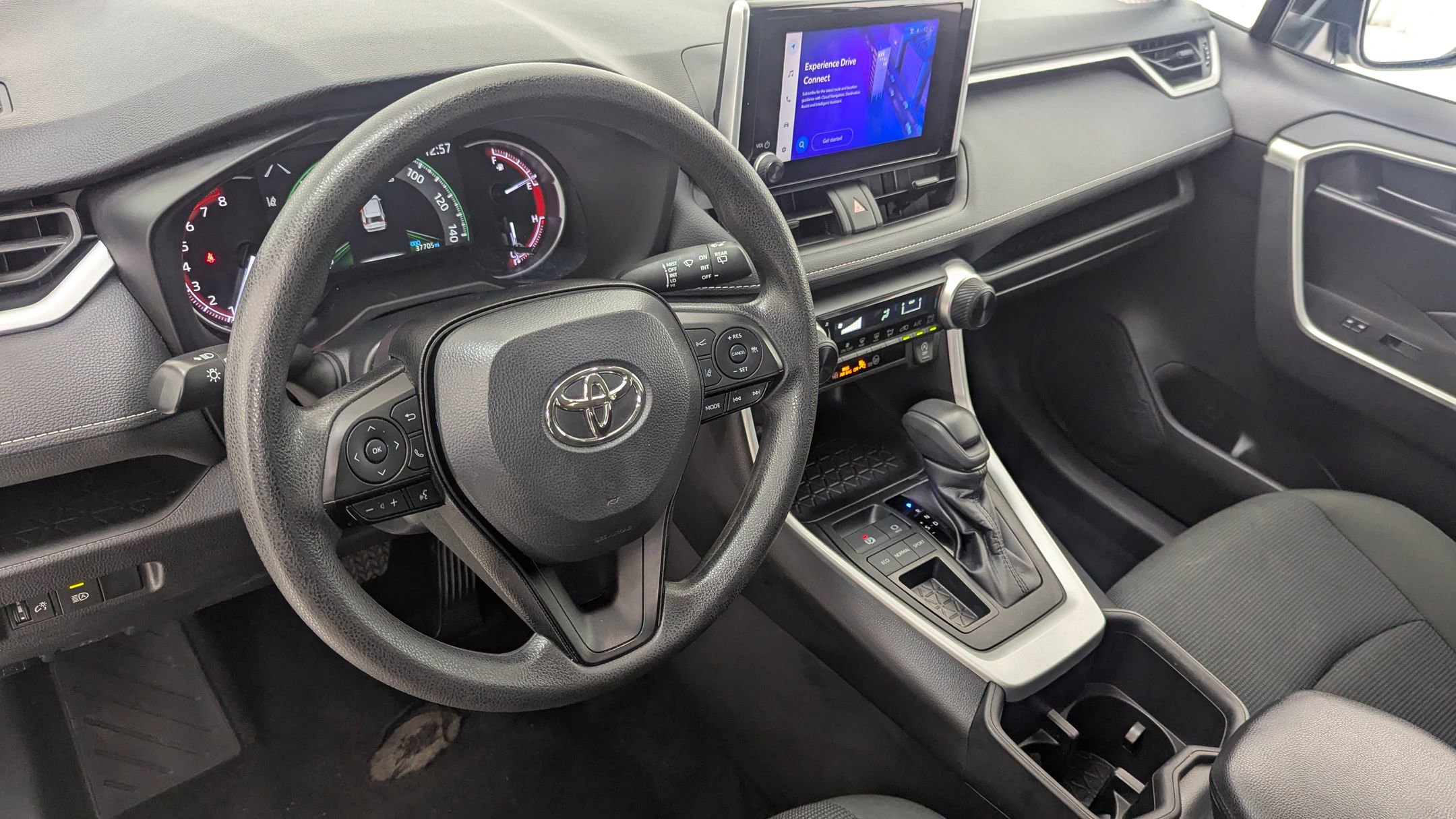 2024 Toyota RAV4 LE photo 3