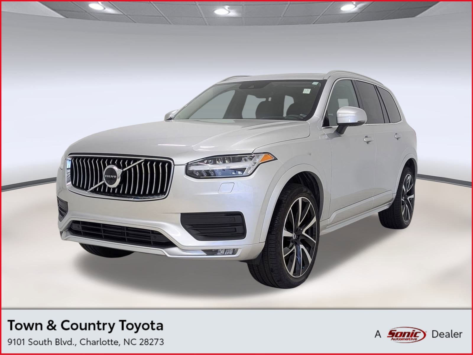 2022 Volvo XC90 Momentum's photo