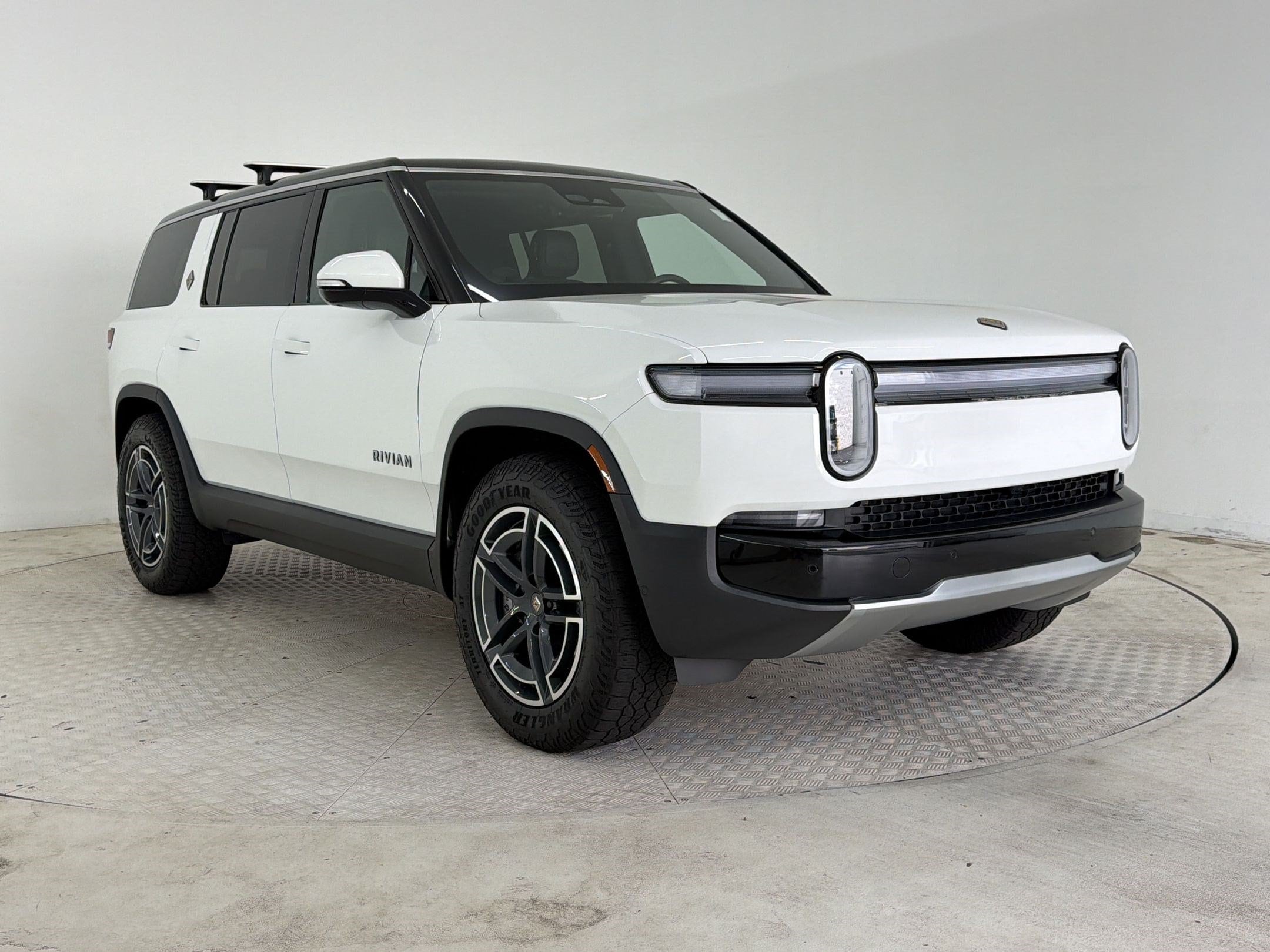 R1S Adventure SUV