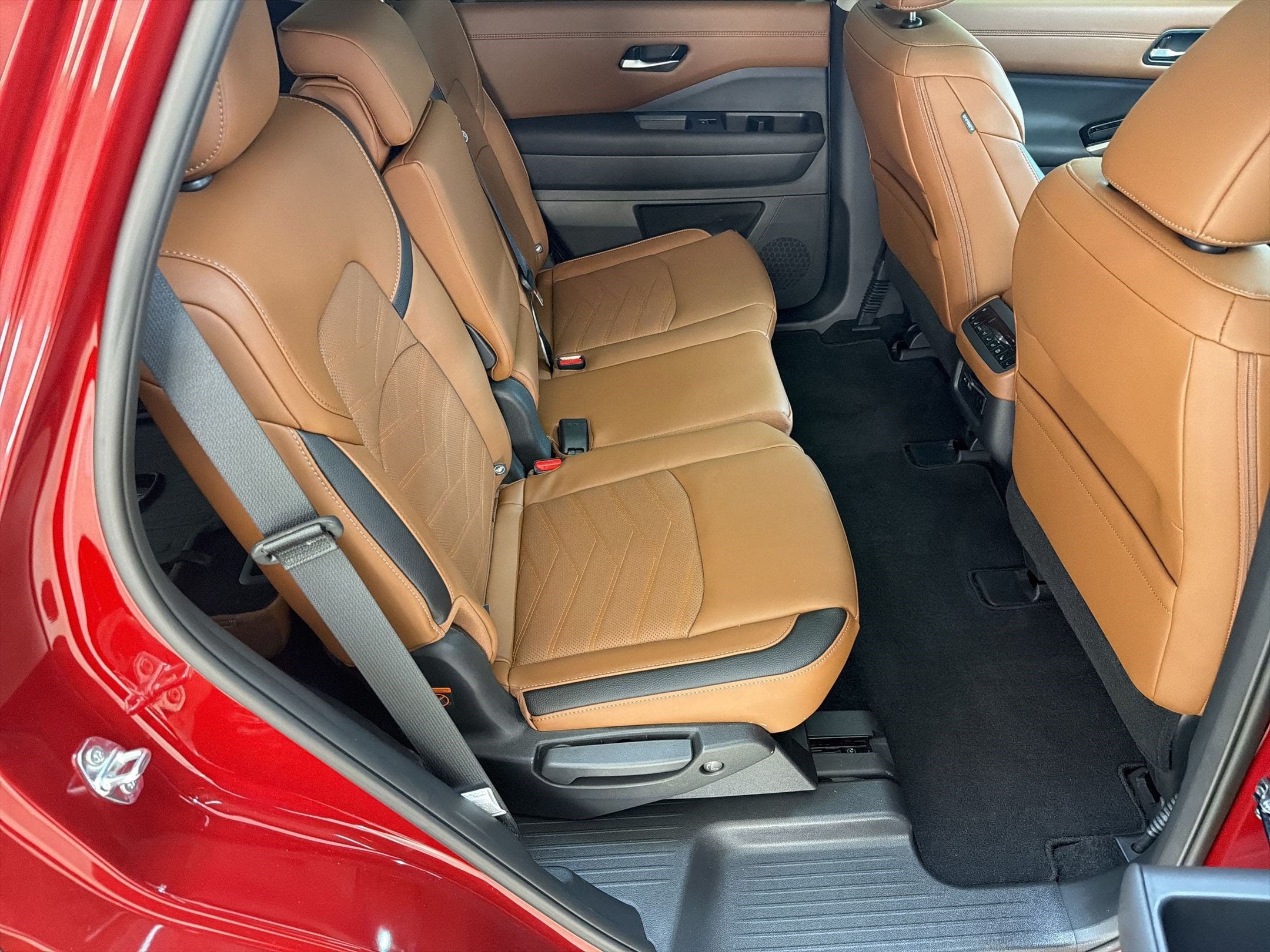 2025 Nissan Pathfinder Platinum - Photo 29