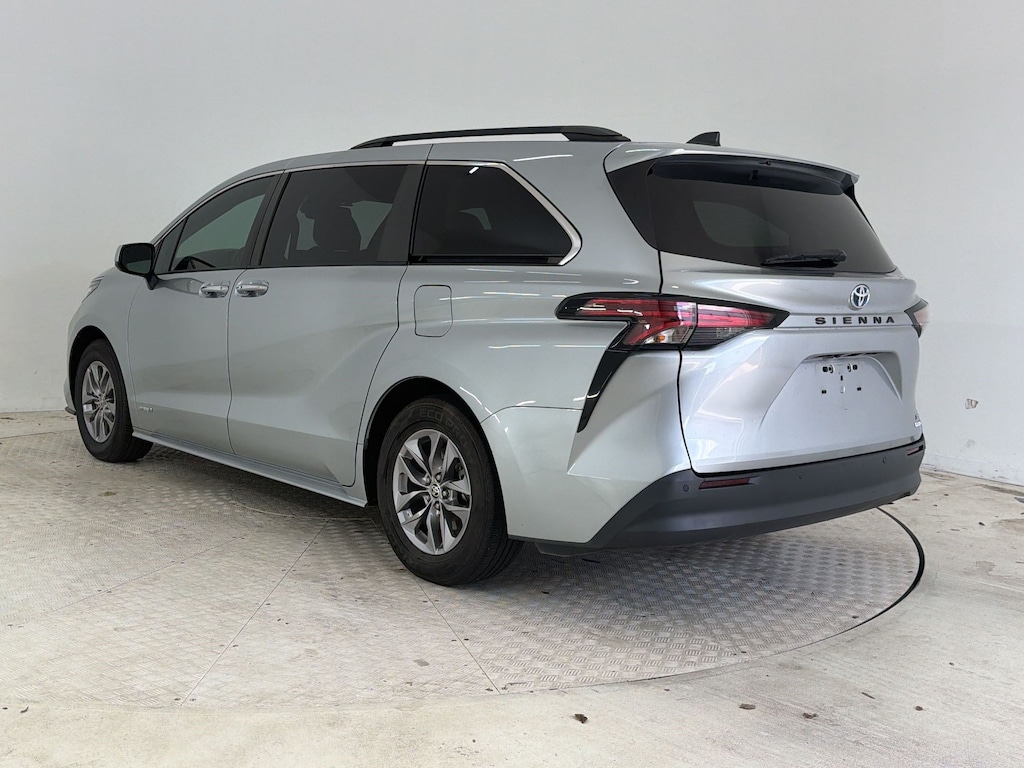 Used 2021 Toyota Sienna XLE Van