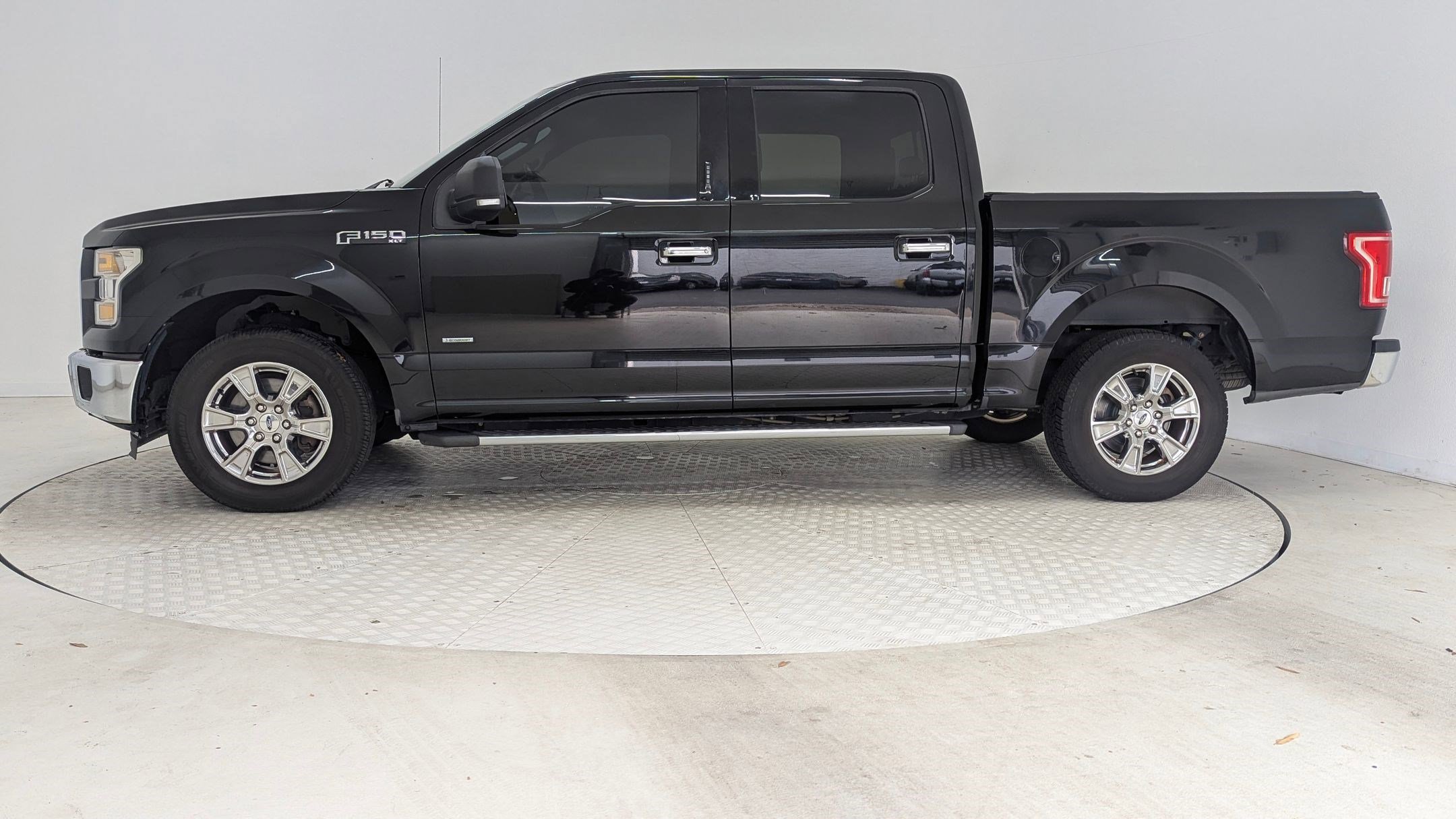 2016 Ford F-150 XLT photo 2
