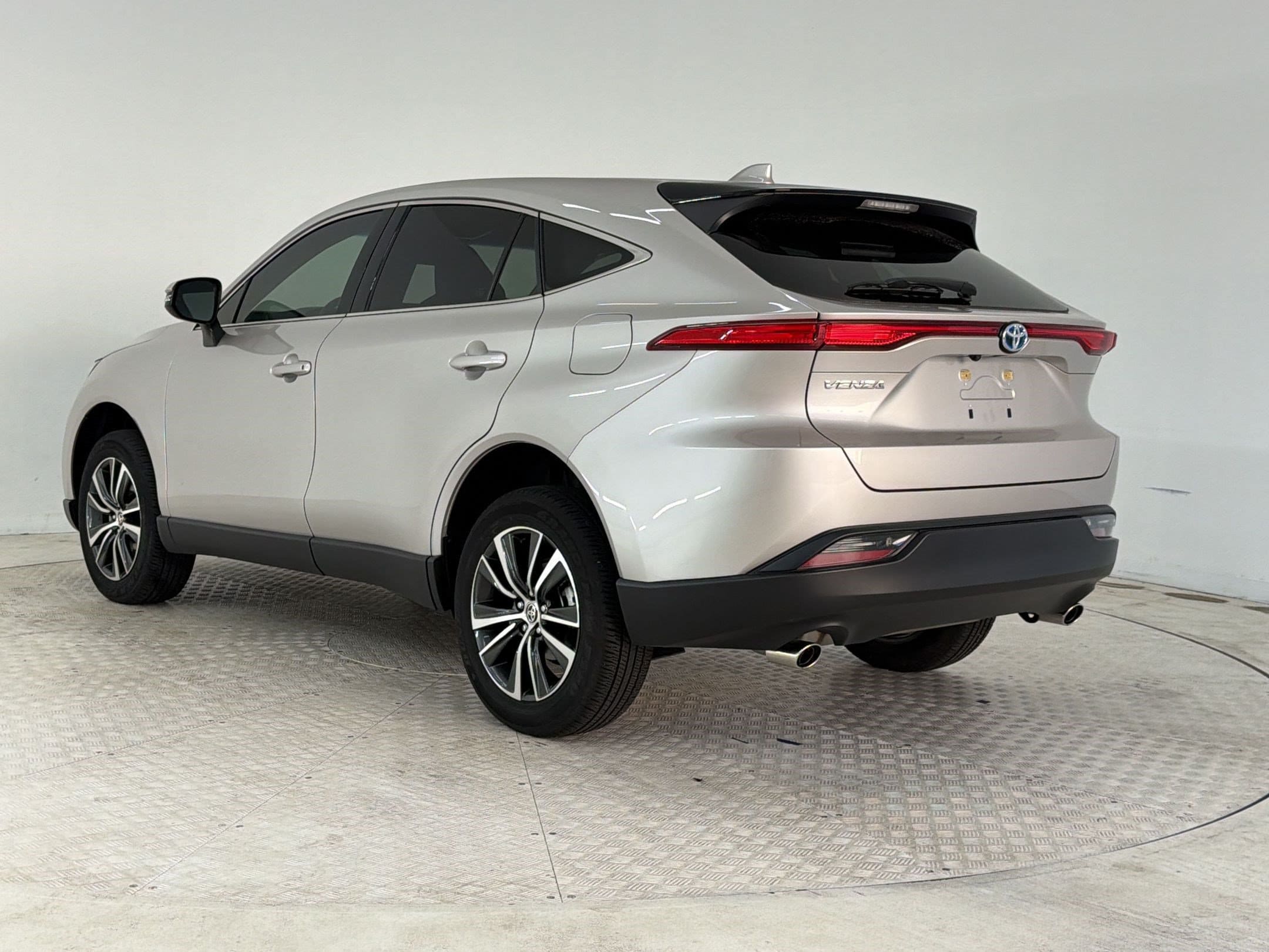 Venza LE SUV