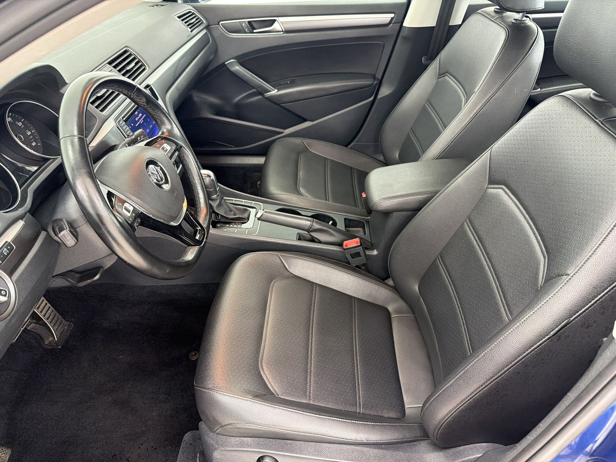 Passat R-Line W/Comfort Pkg Sedan