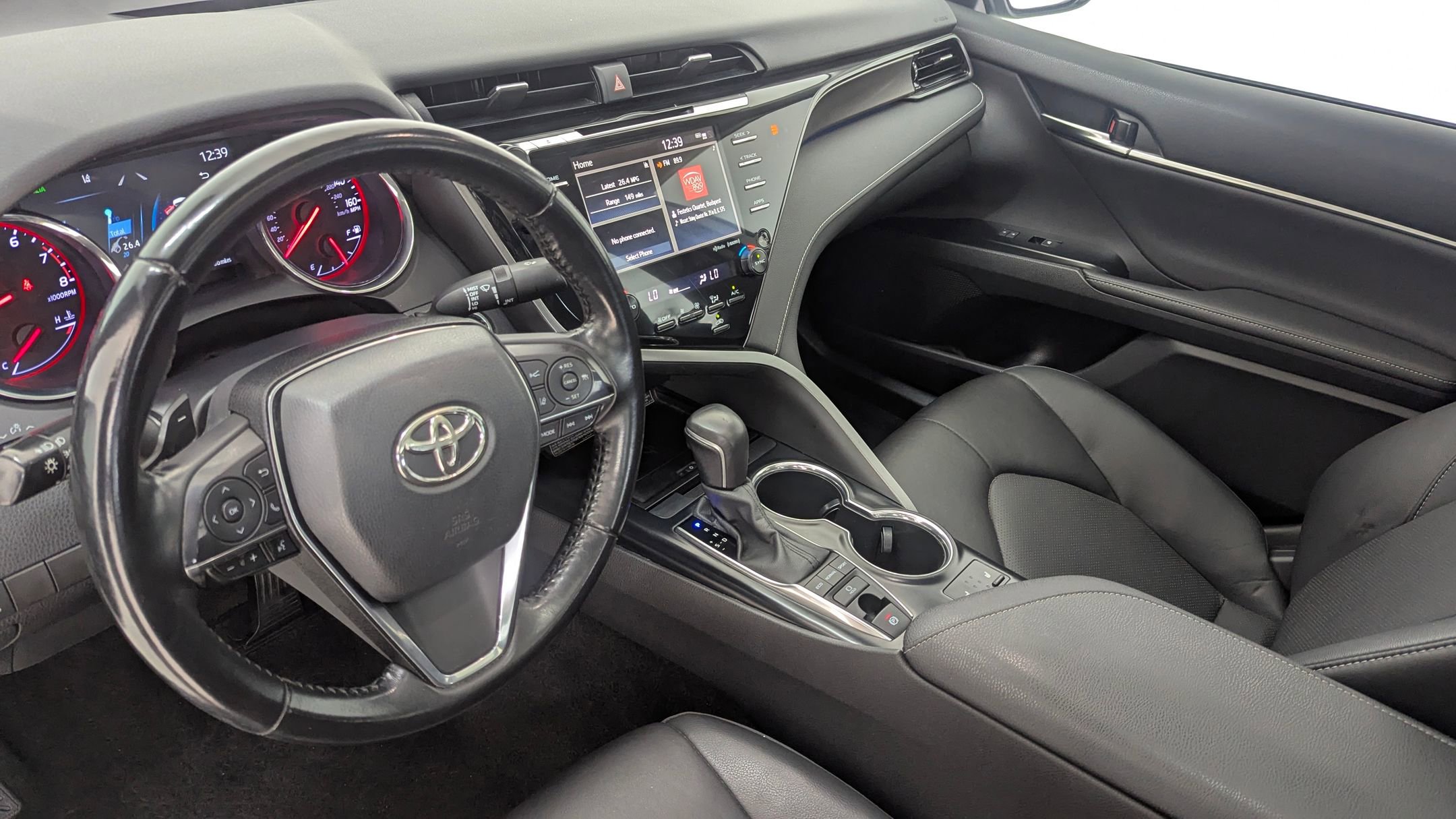 2020 Toyota Camry XSE photo 4