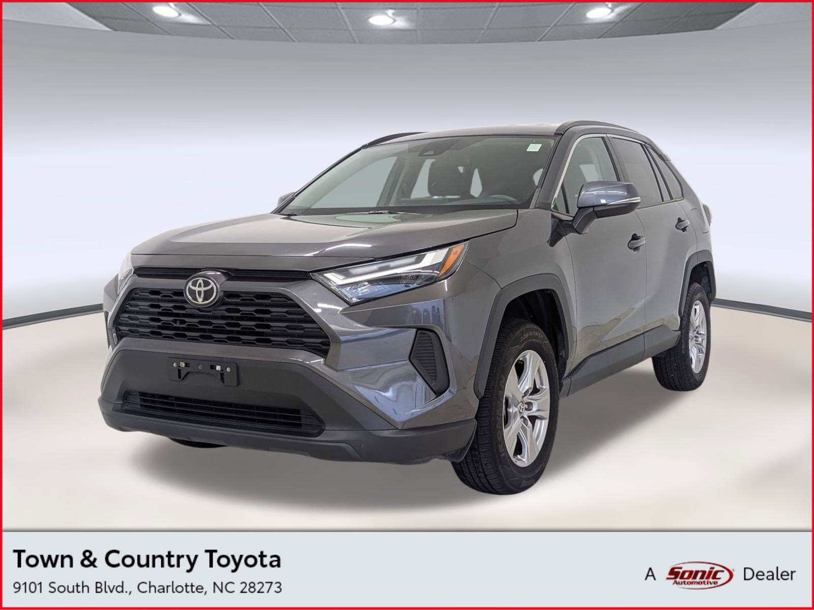 2023 Toyota RAV4 XLE's photo