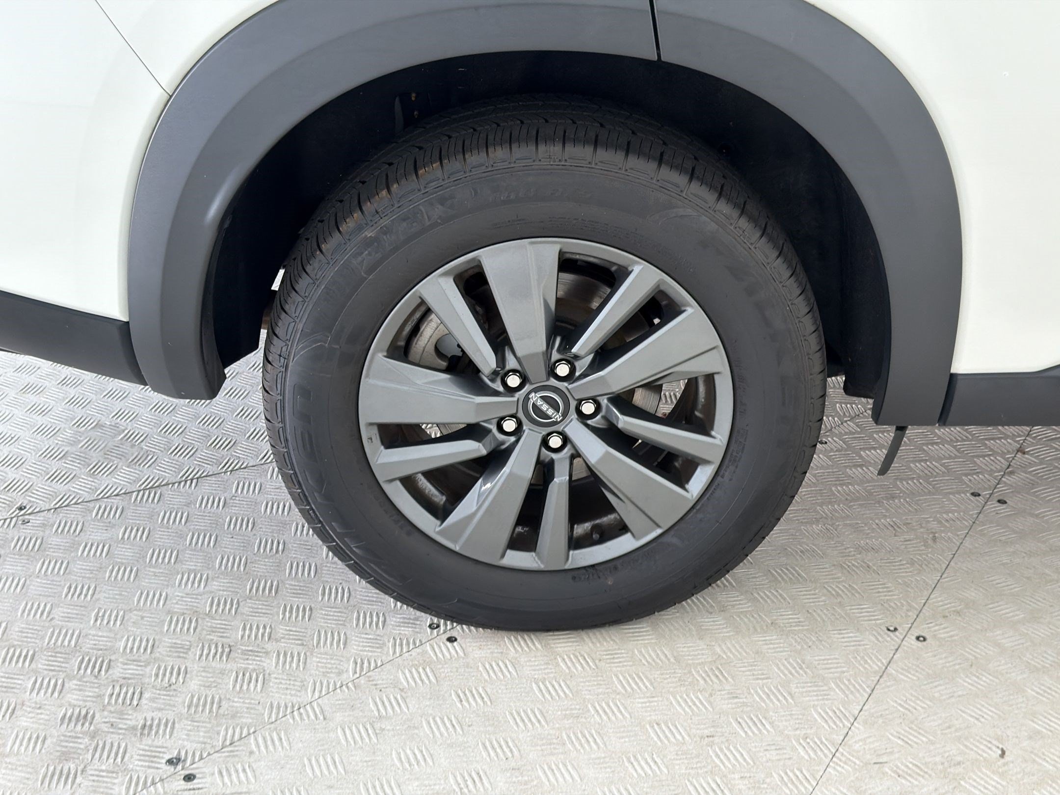 2023 Nissan Pathfinder SV - Photo 11