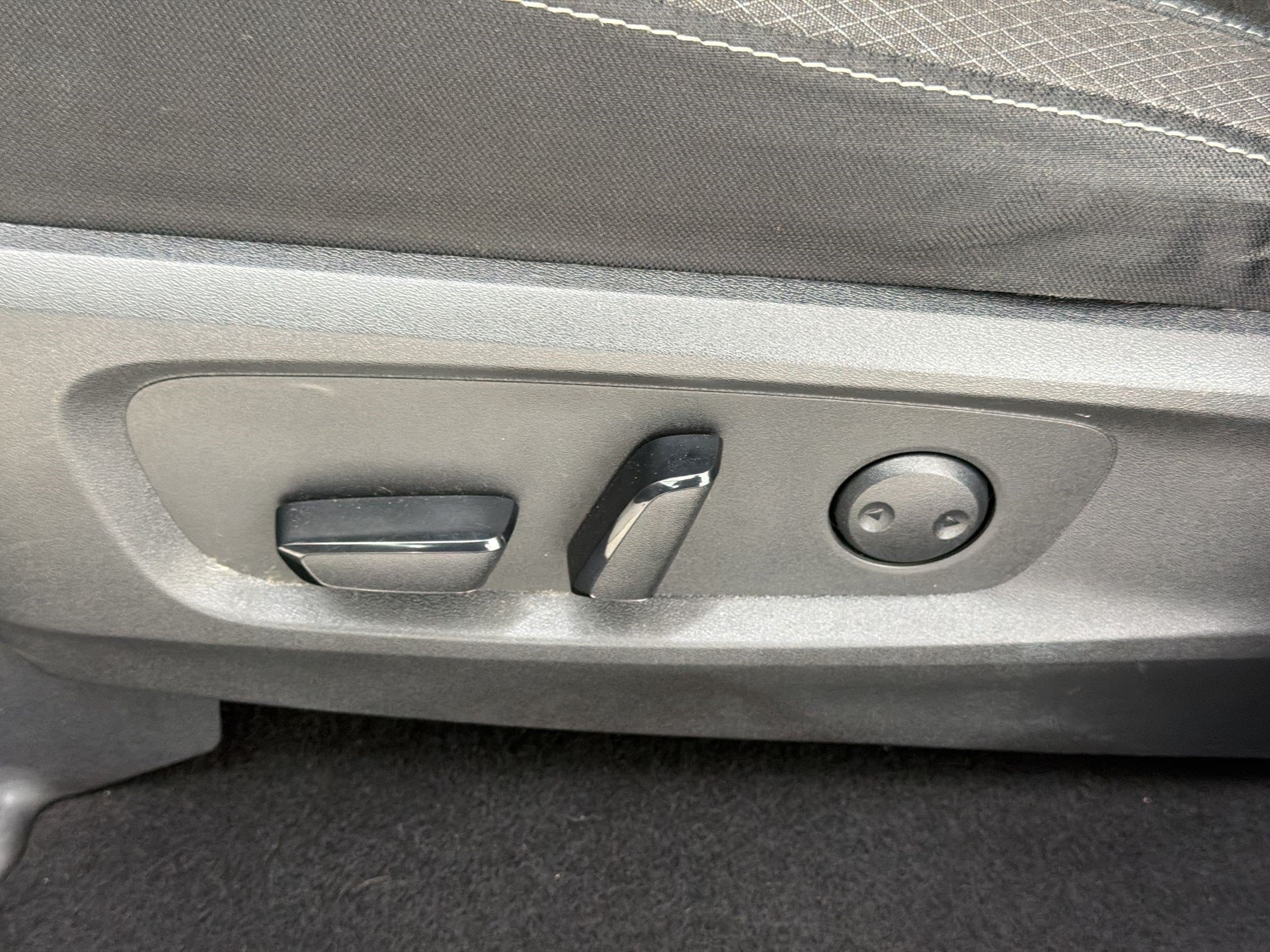2023 Nissan Pathfinder SV - Photo 13