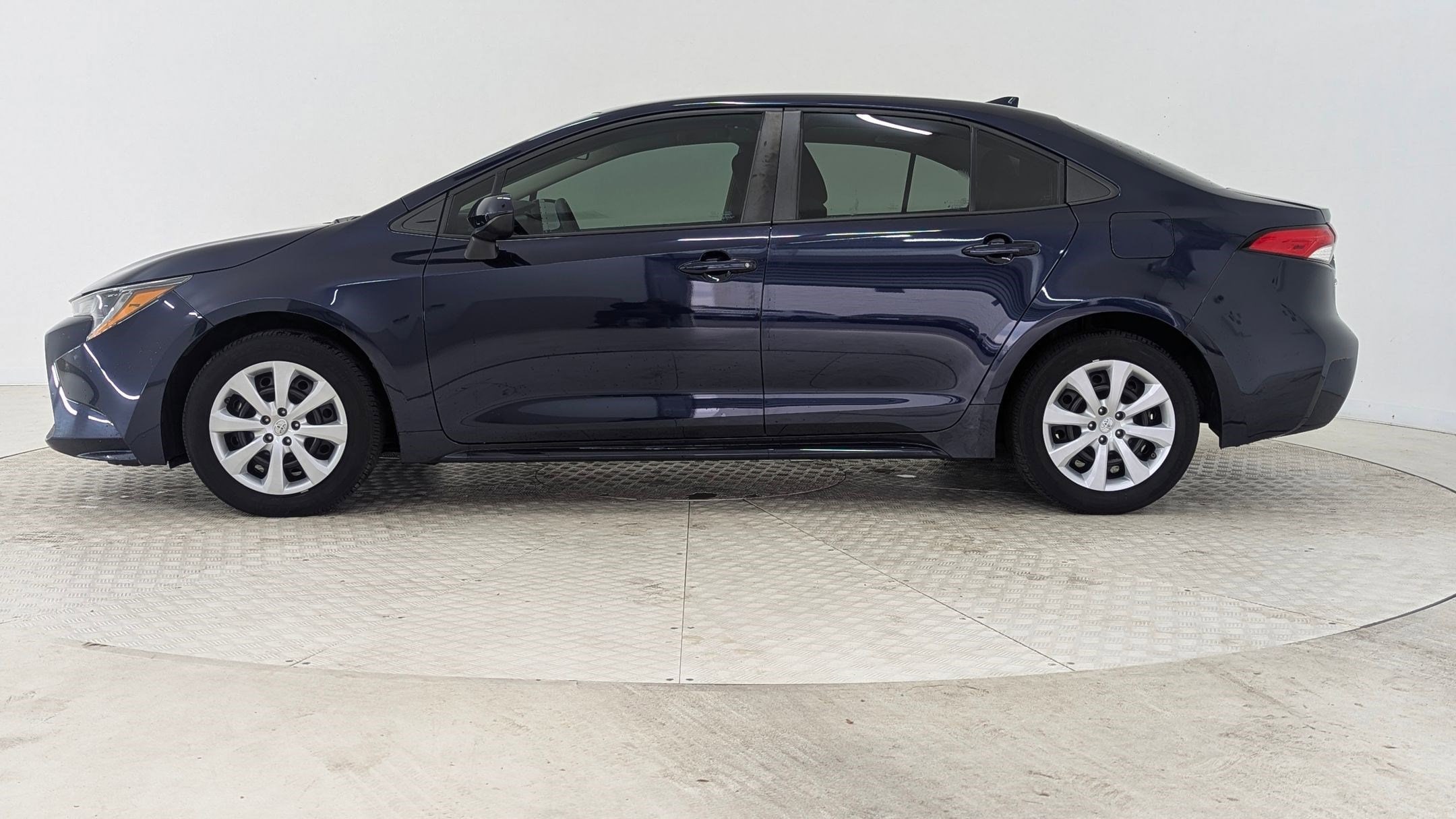 Used 2022 Toyota Corolla LE with VIN 5YFEPMAE0NP312545 for sale in Northfield, Minnesota