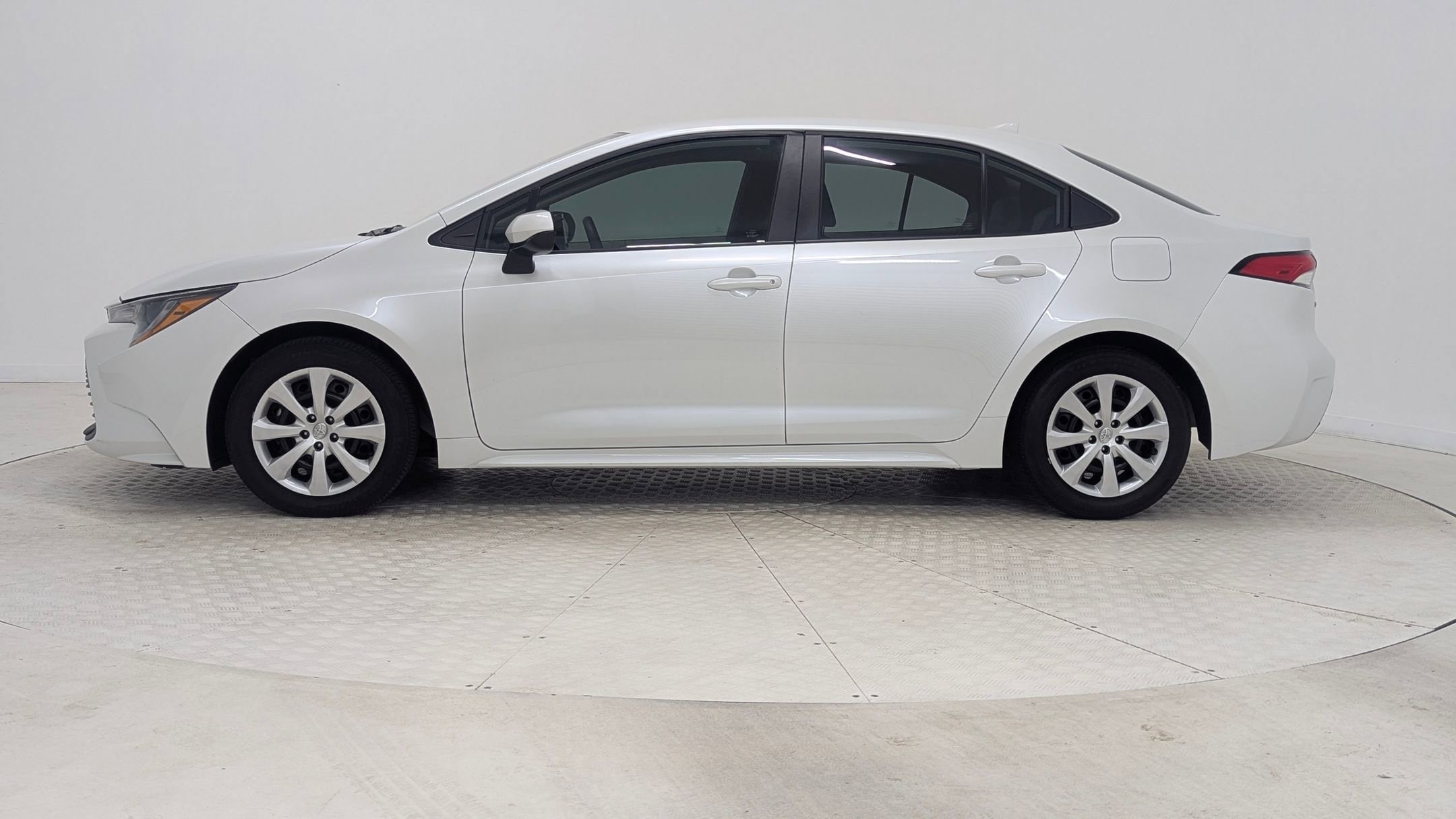Used 2023 Toyota Corolla LE with VIN 5YFB4MDE3PP058758 for sale in Northfield, Minnesota