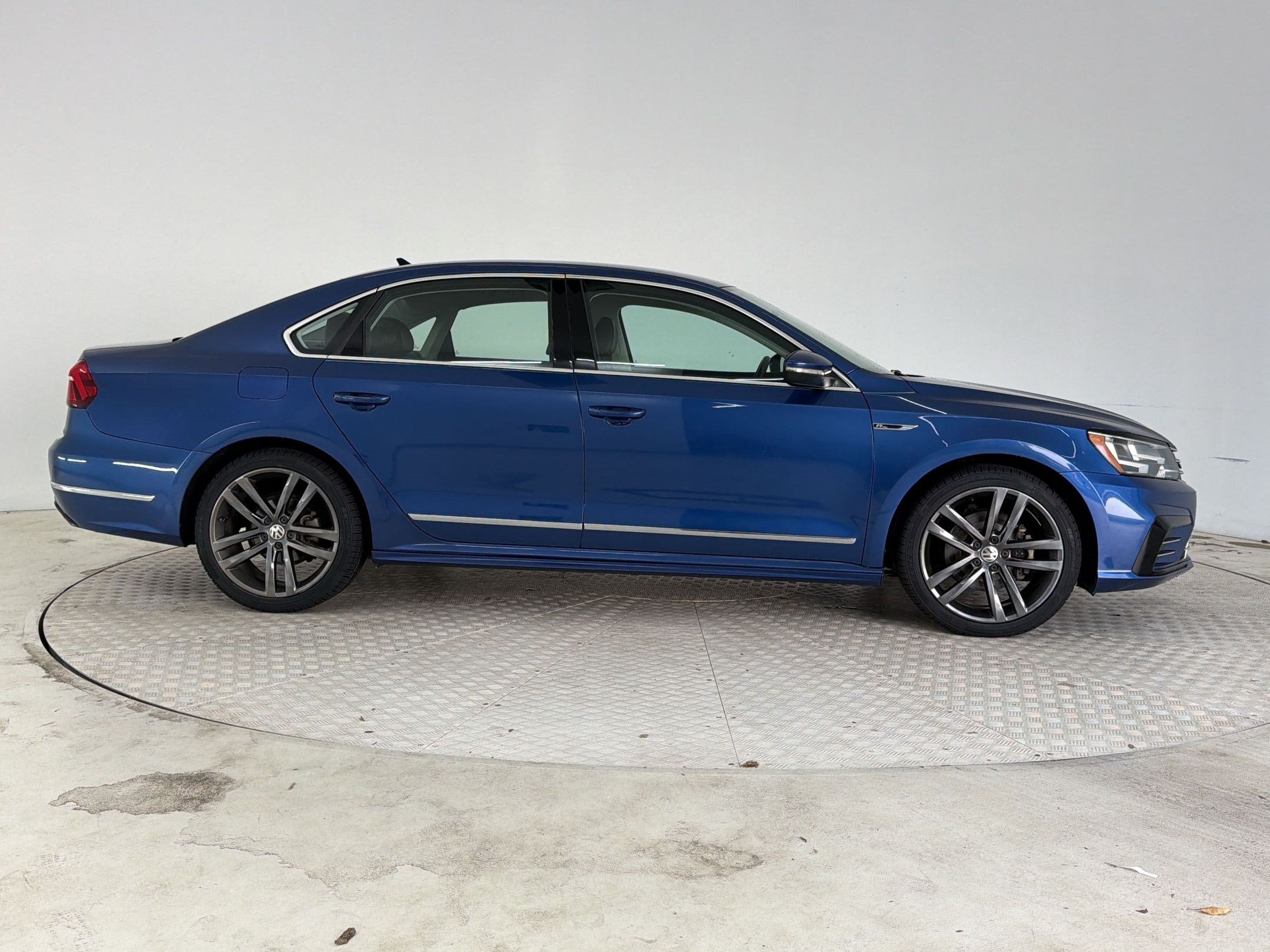 Passat R-Line W/Comfort Pkg Sedan