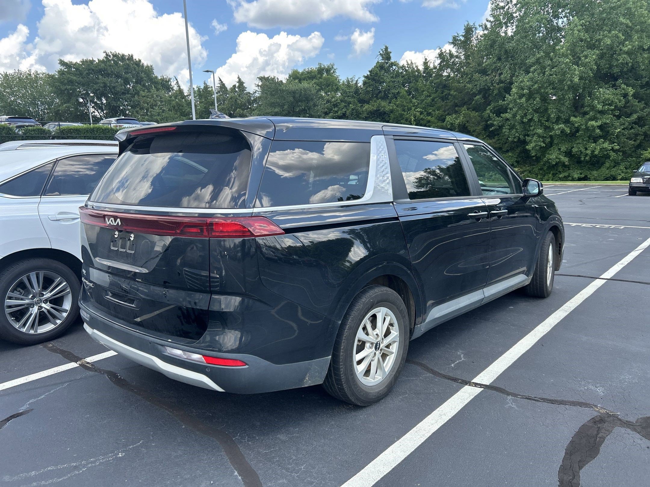 2022 Kia Carnival LXS photo 3