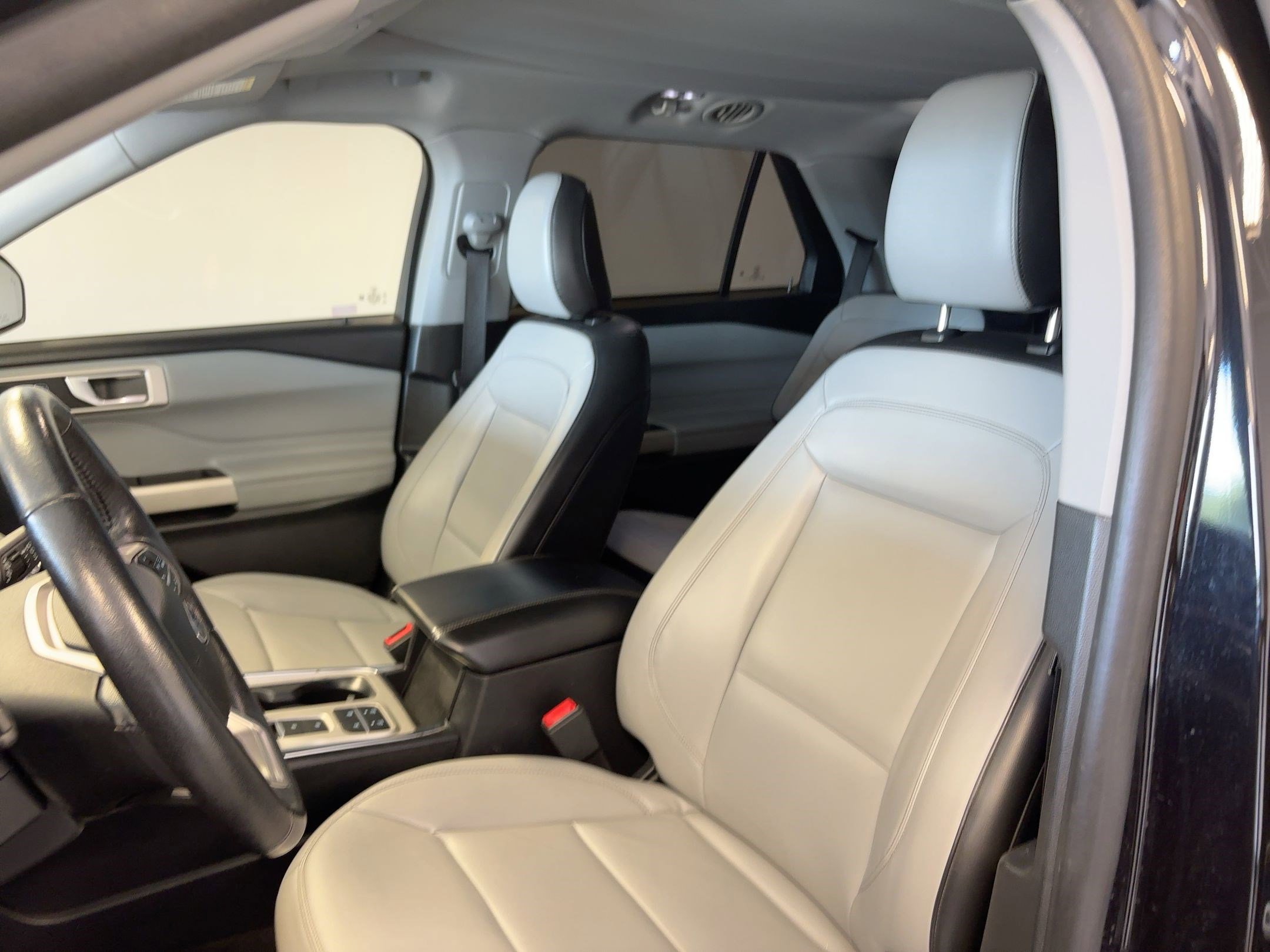 2021 Ford Explorer XLT photo 4