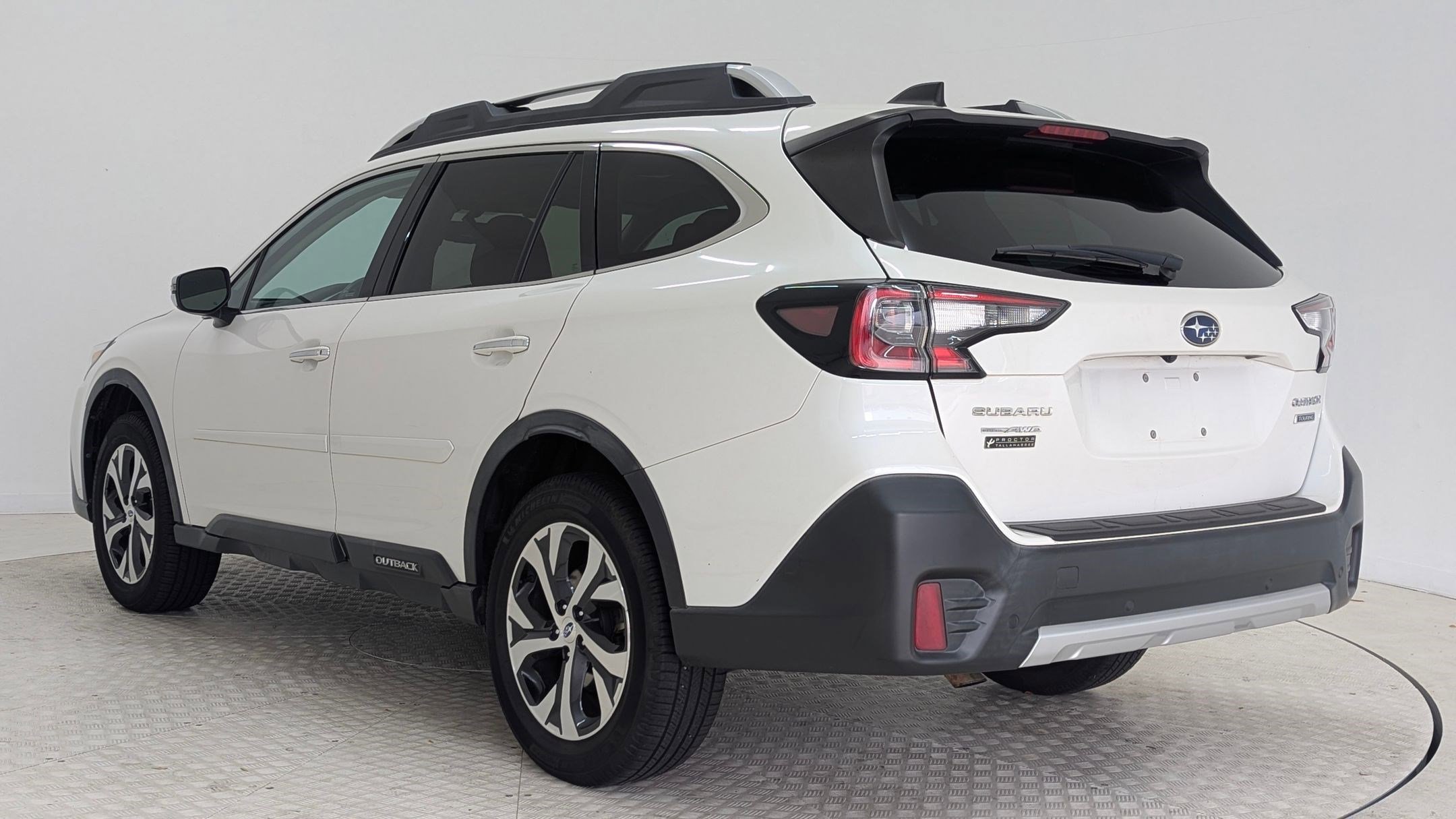 2020 Subaru Outback Touring photo 2