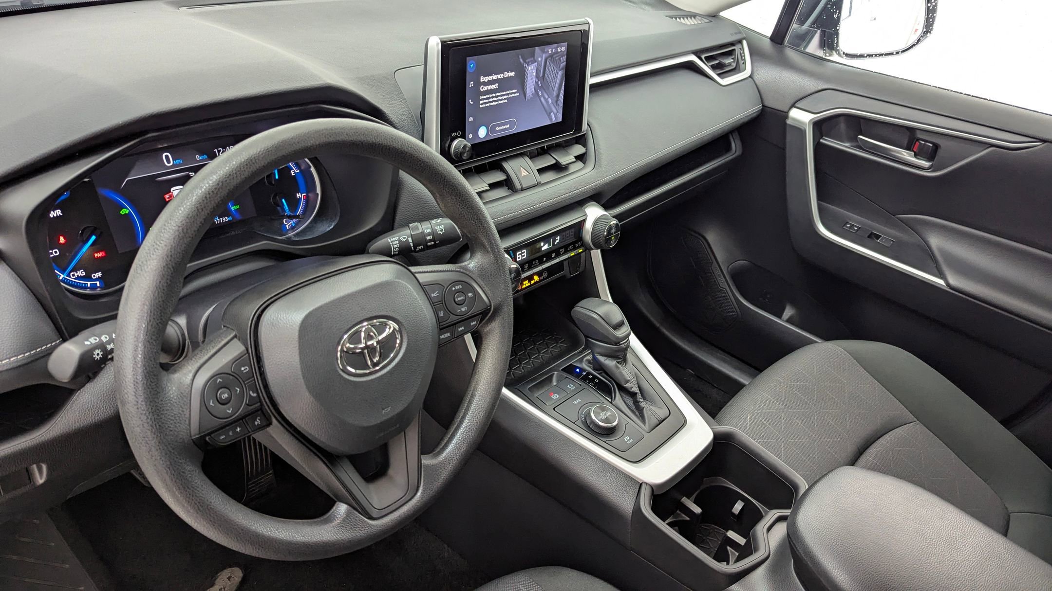 2024 Toyota RAV4 Hybrid XLE photo 3