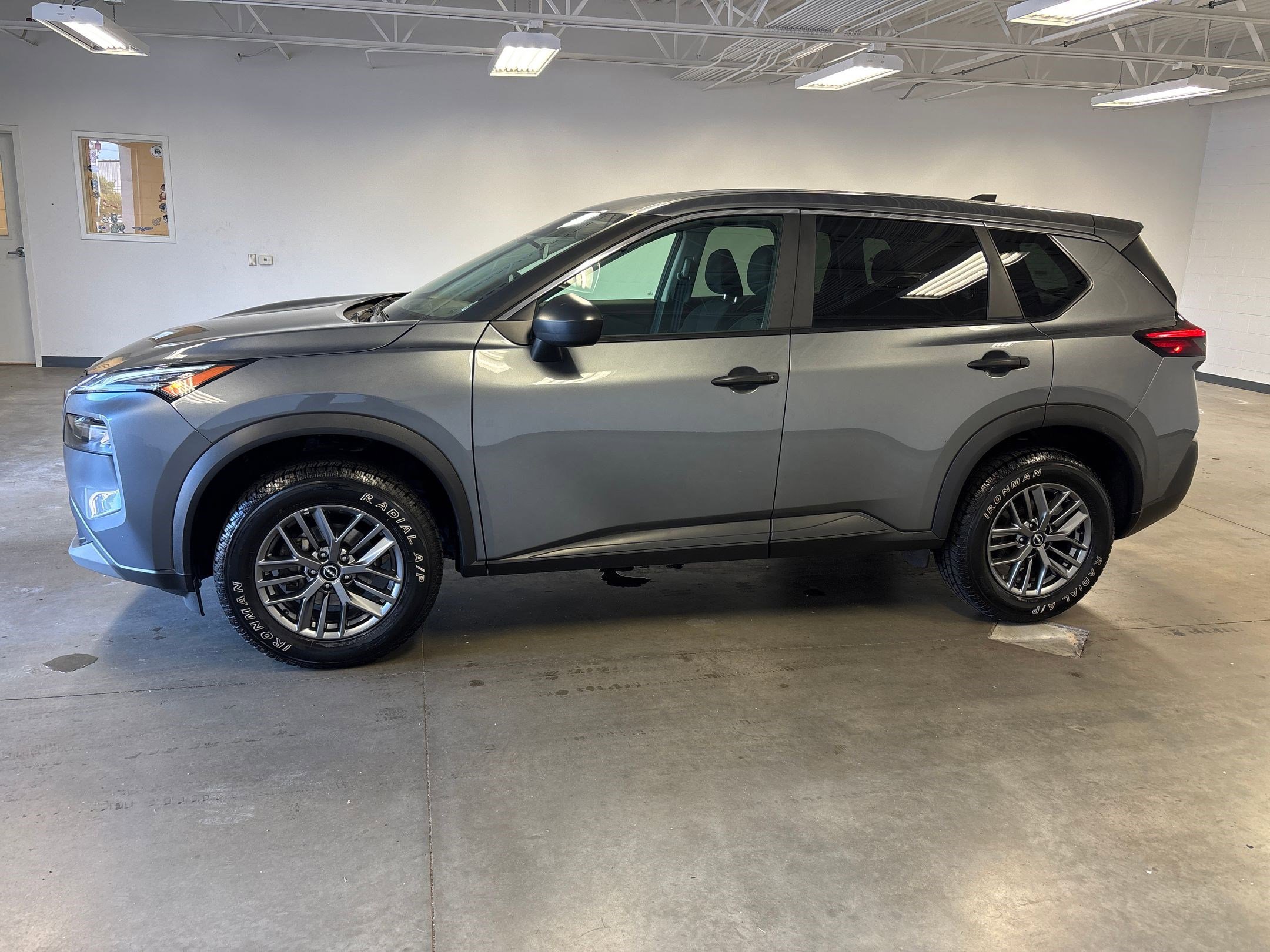 2023 Nissan Rogue S photo 2