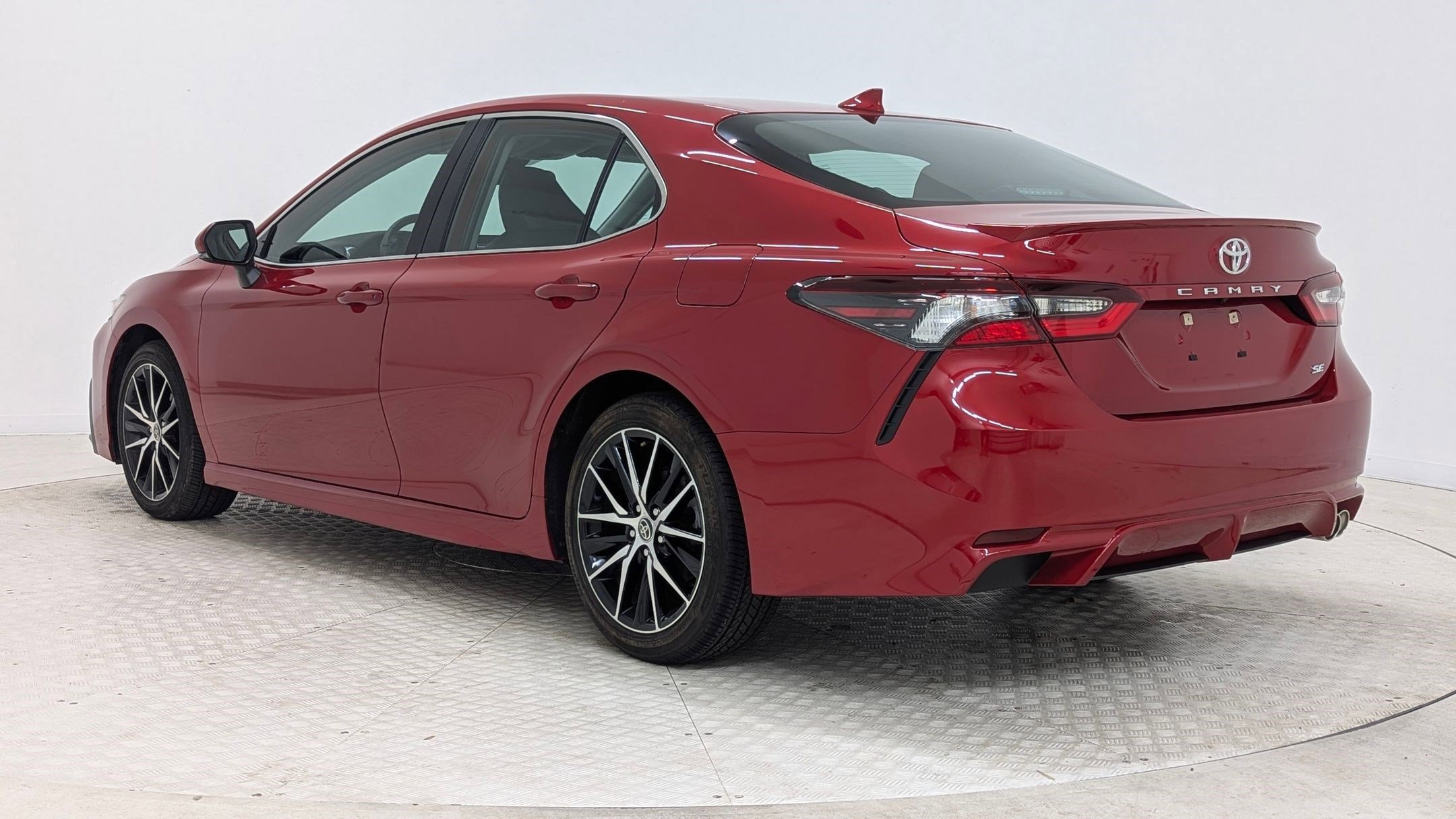 2023 Toyota Camry SE photo 3