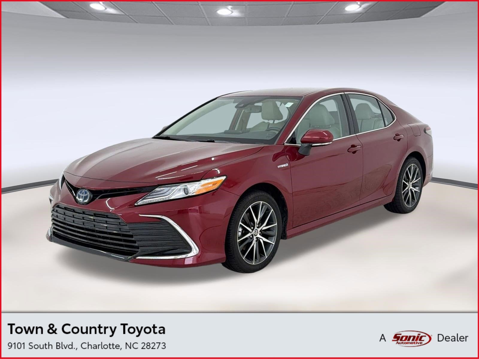 2021 Toyota Camry XLE Hybrid's photo