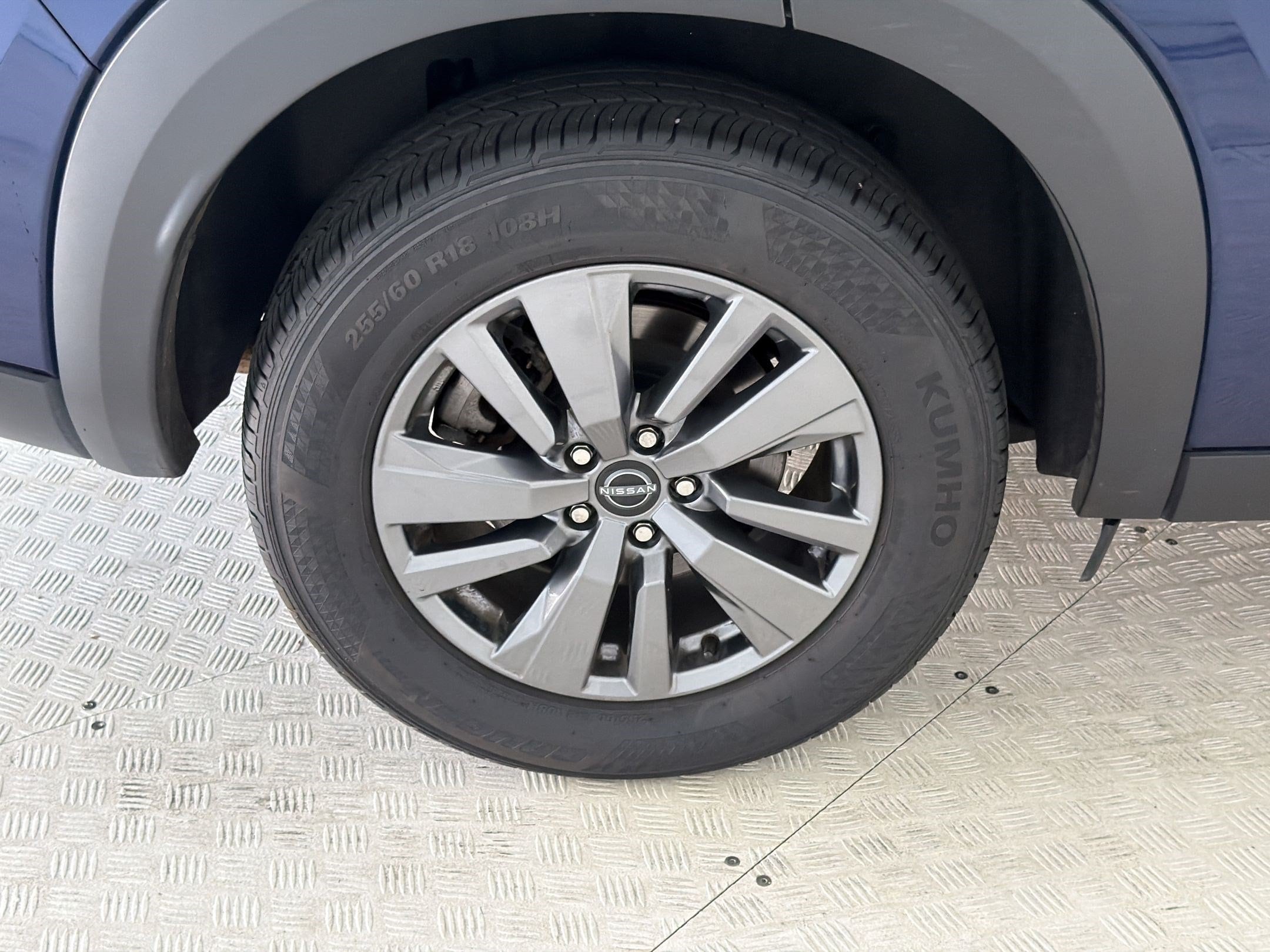 2025 Nissan Pathfinder SV - Photo 12