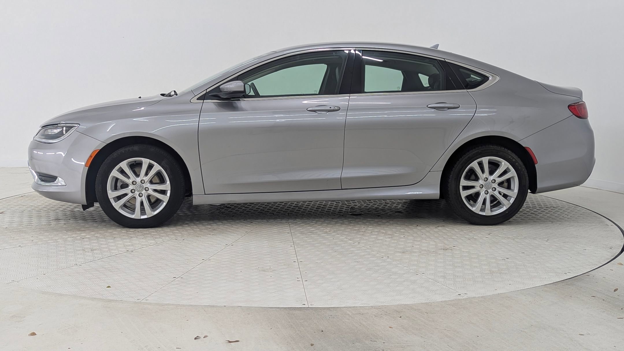 2016 Chrysler 200 Limited photo 2