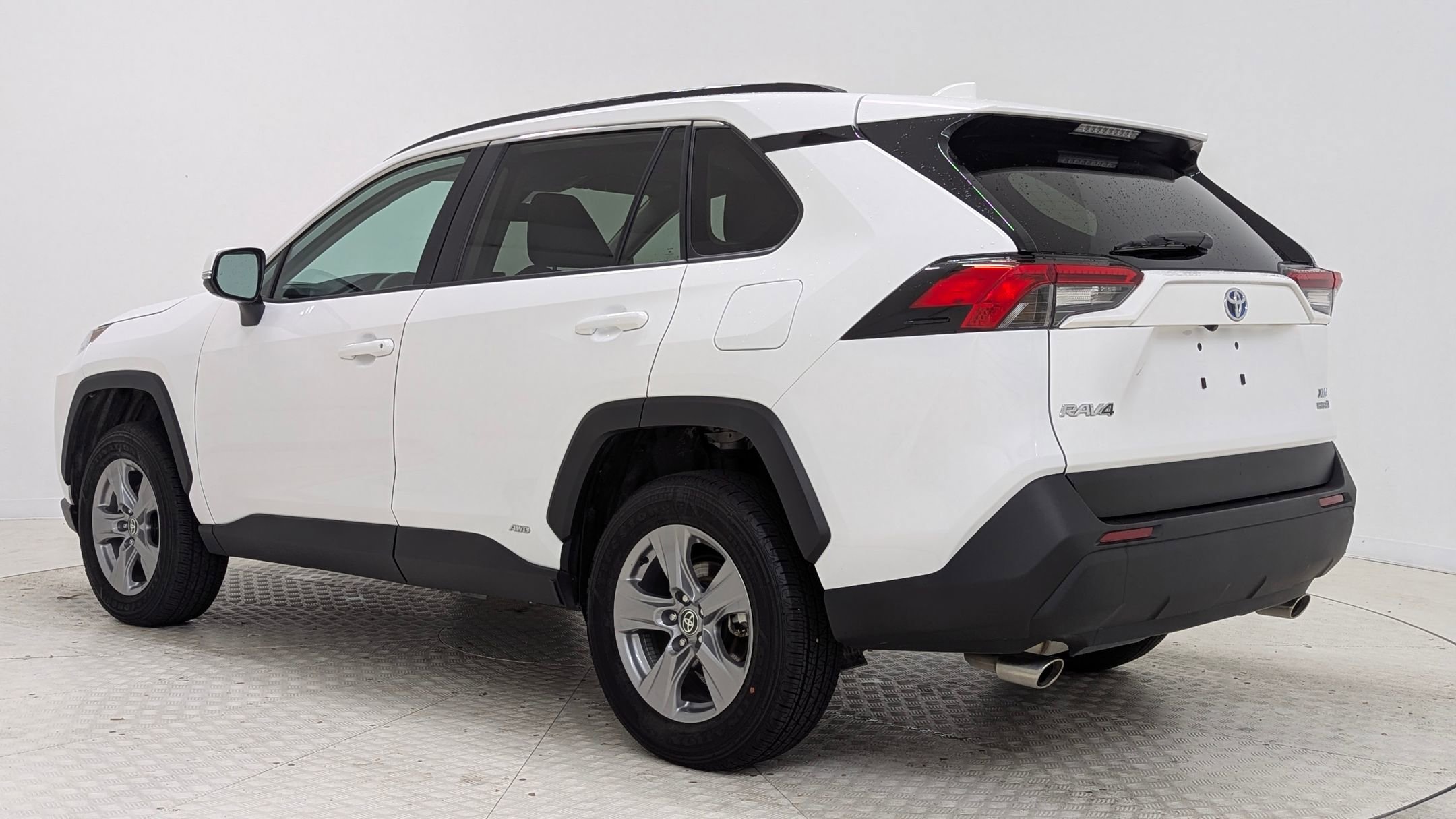 2024 Toyota RAV4 Hybrid XLE photo 2