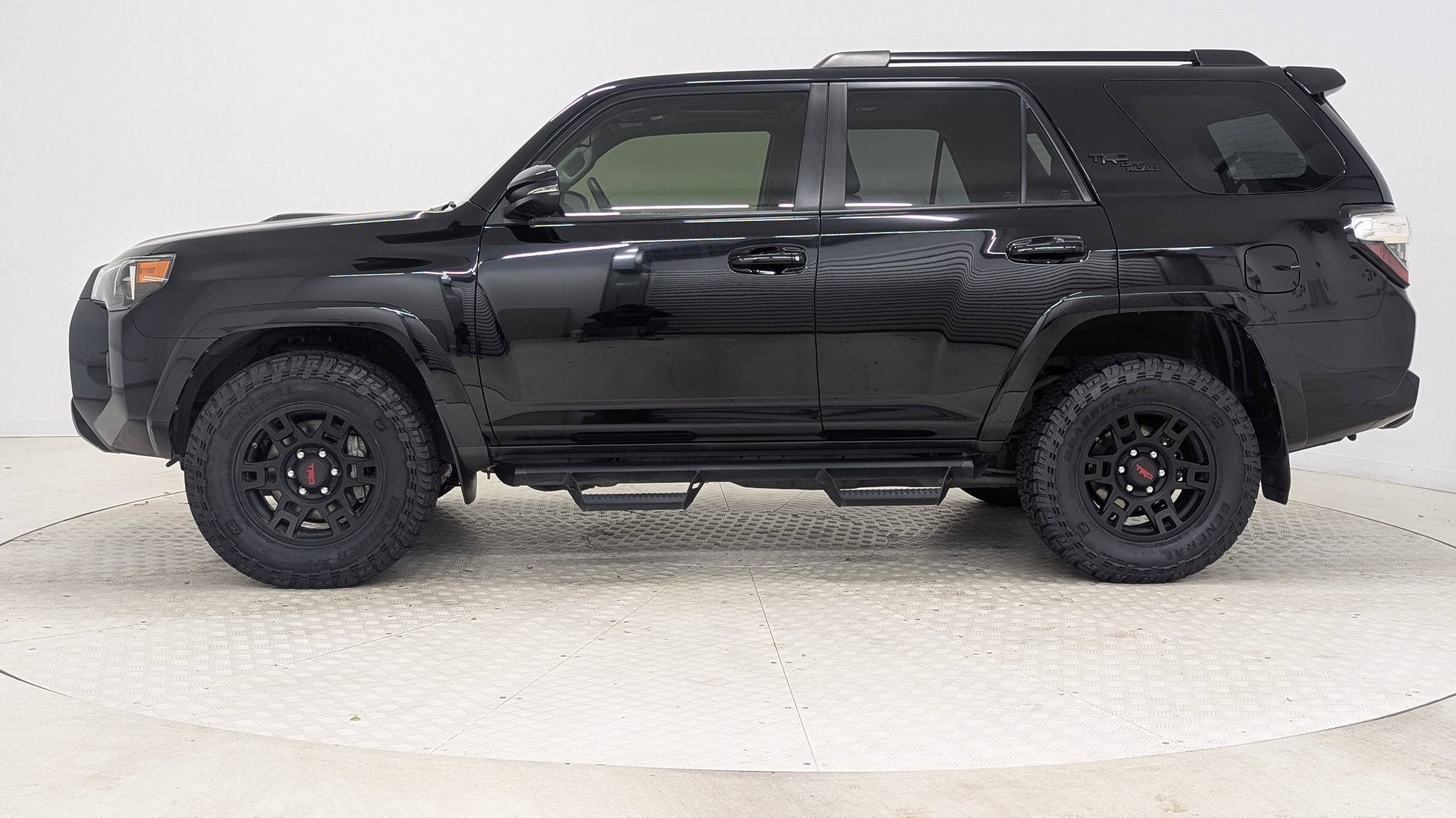 2022 Toyota 4Runner TRD Premium photo 2