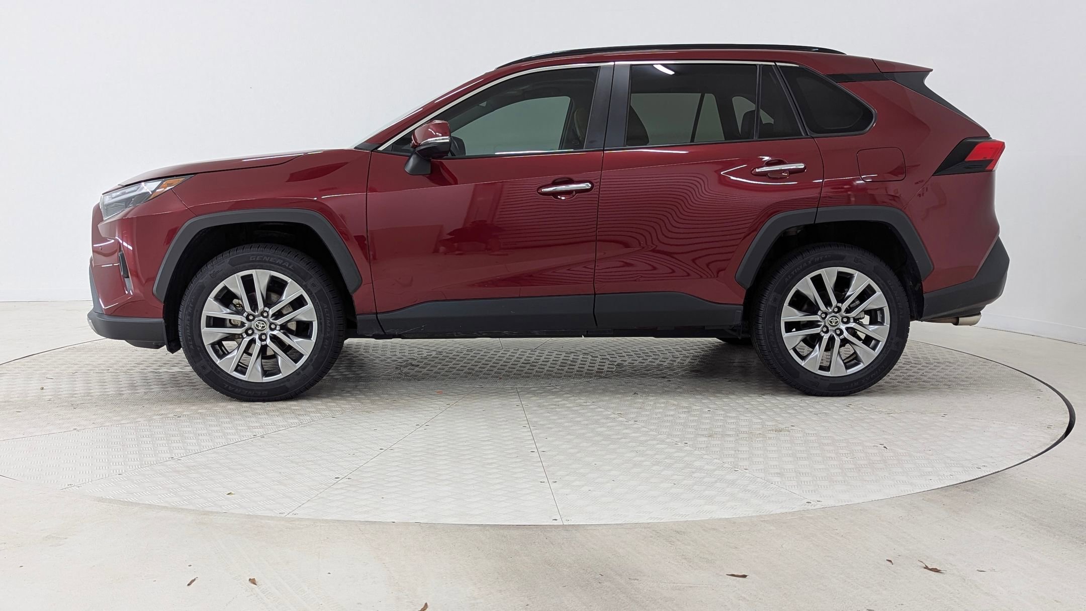 2023 Toyota RAV4 Limited photo 2