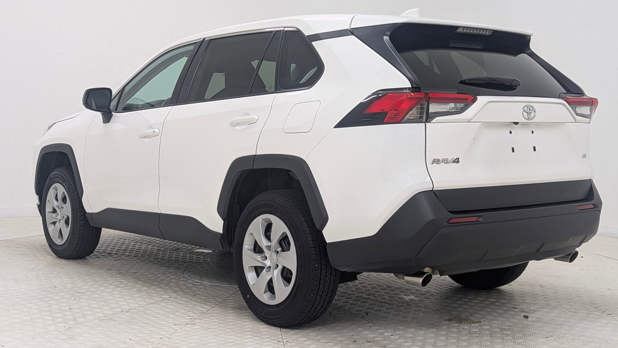 2024 Toyota RAV4 LE photo 2