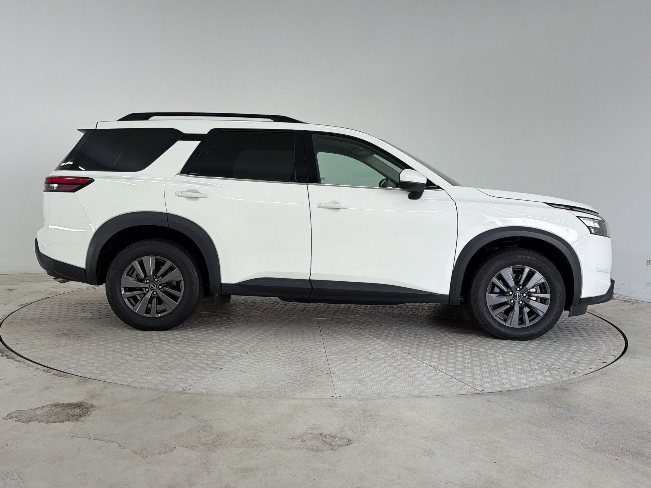 2023 Nissan Pathfinder SV - Photo 8