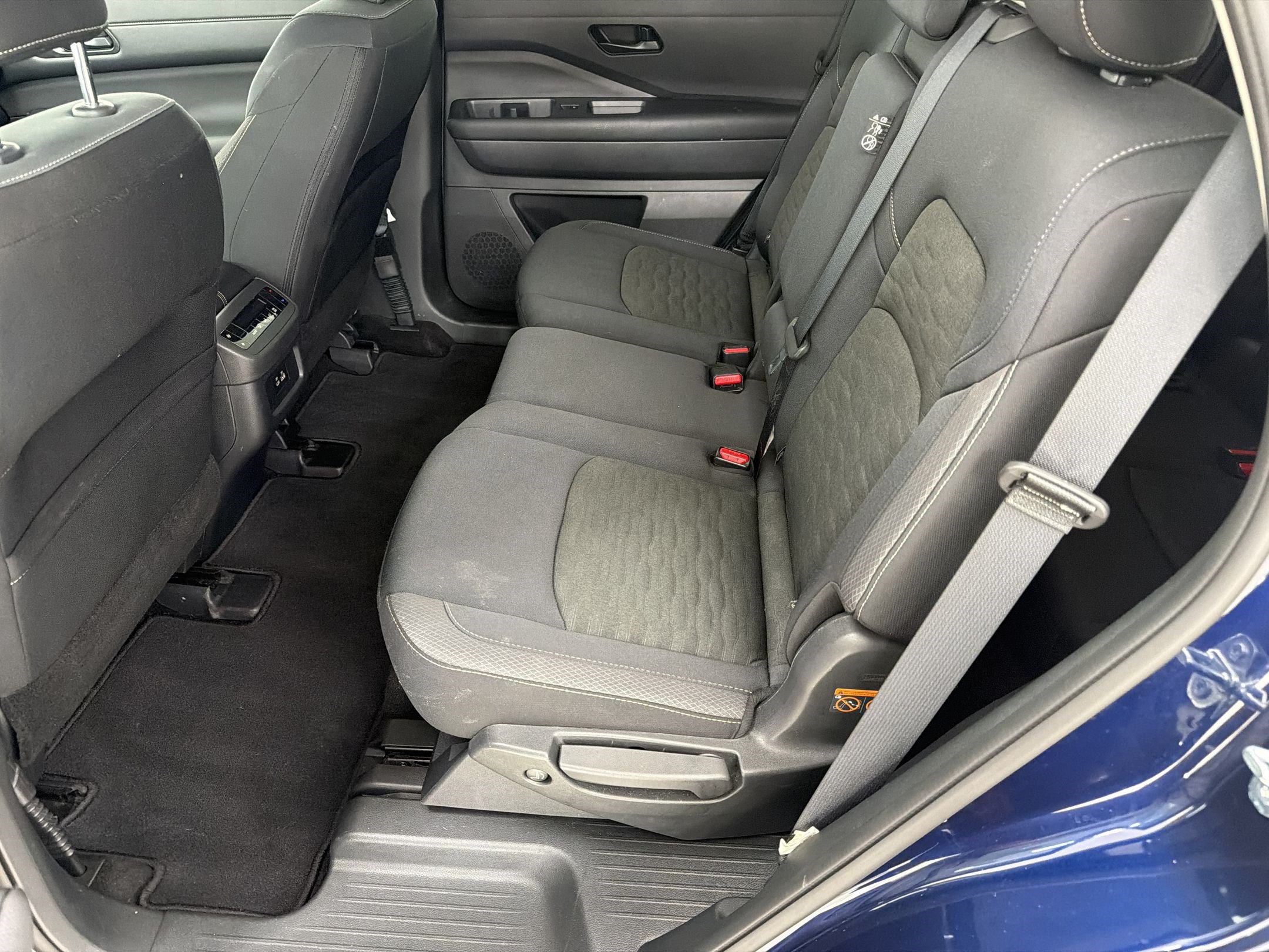 2025 Nissan Pathfinder SV - Photo 21