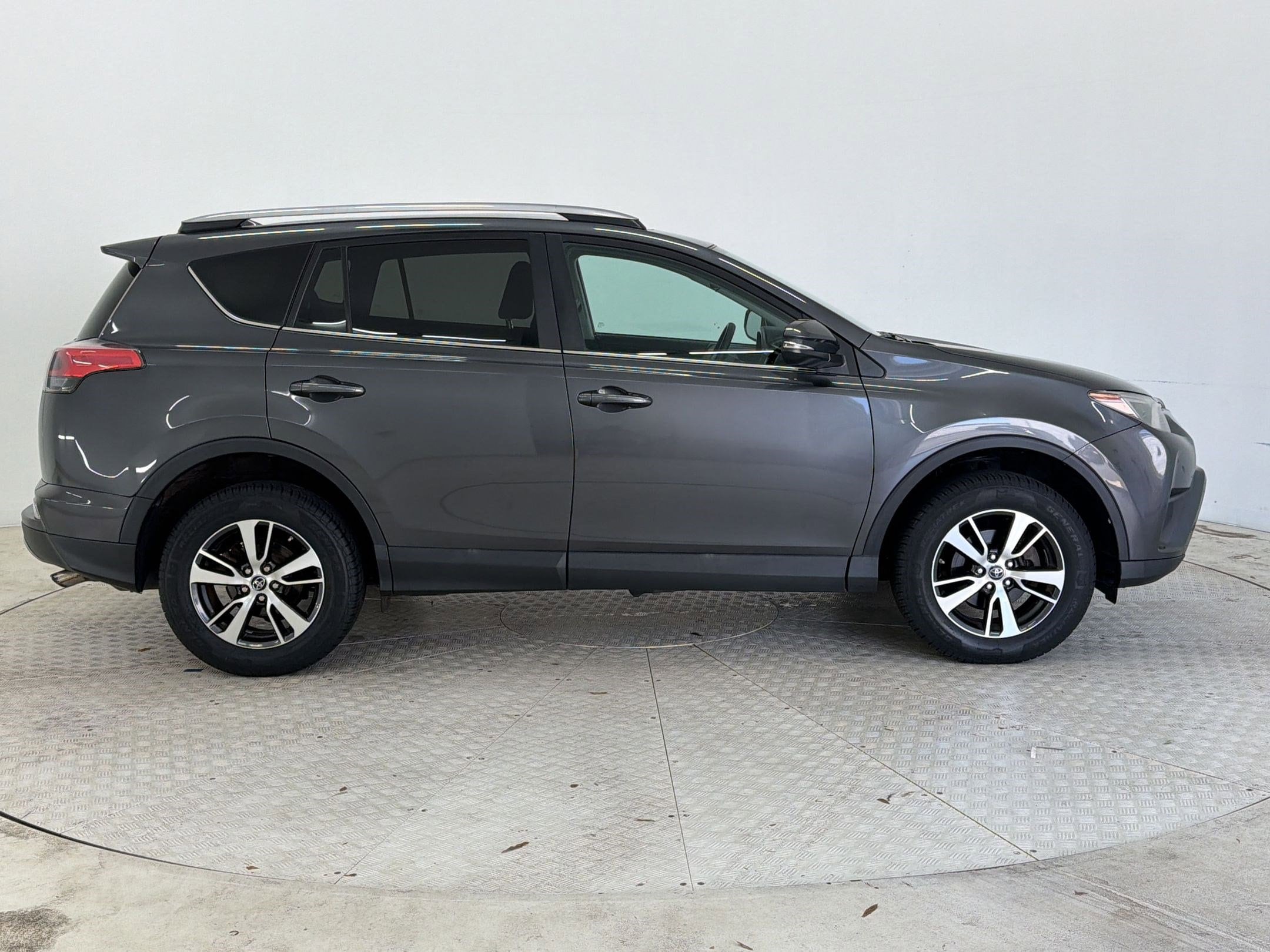 RAV4 XLE SUV