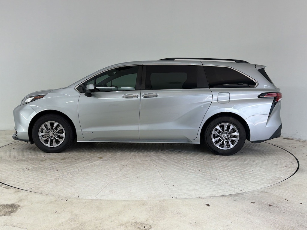 Used 2021 Toyota Sienna XLE Van