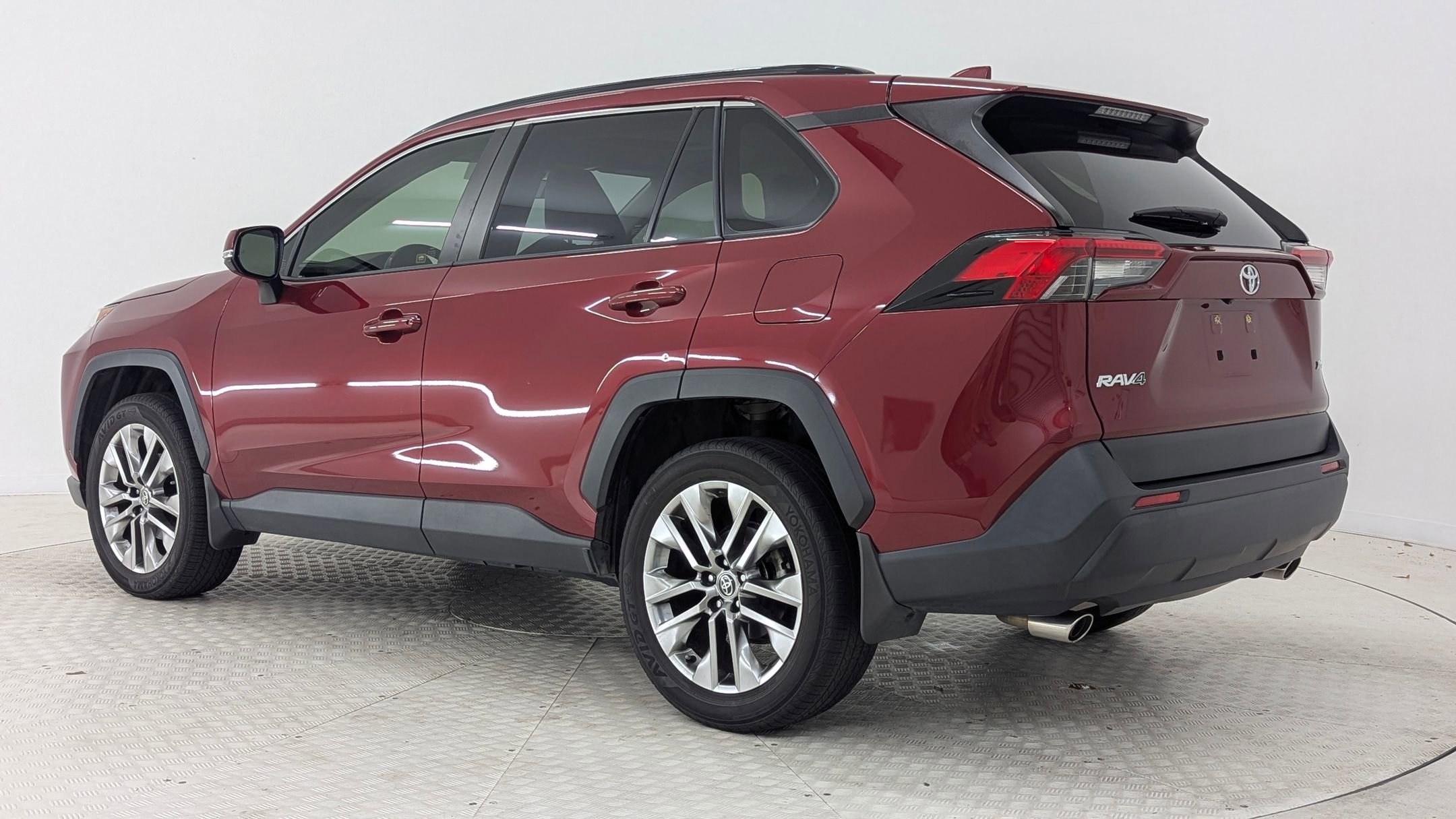 2022 Toyota RAV4 XLE Premium photo 3