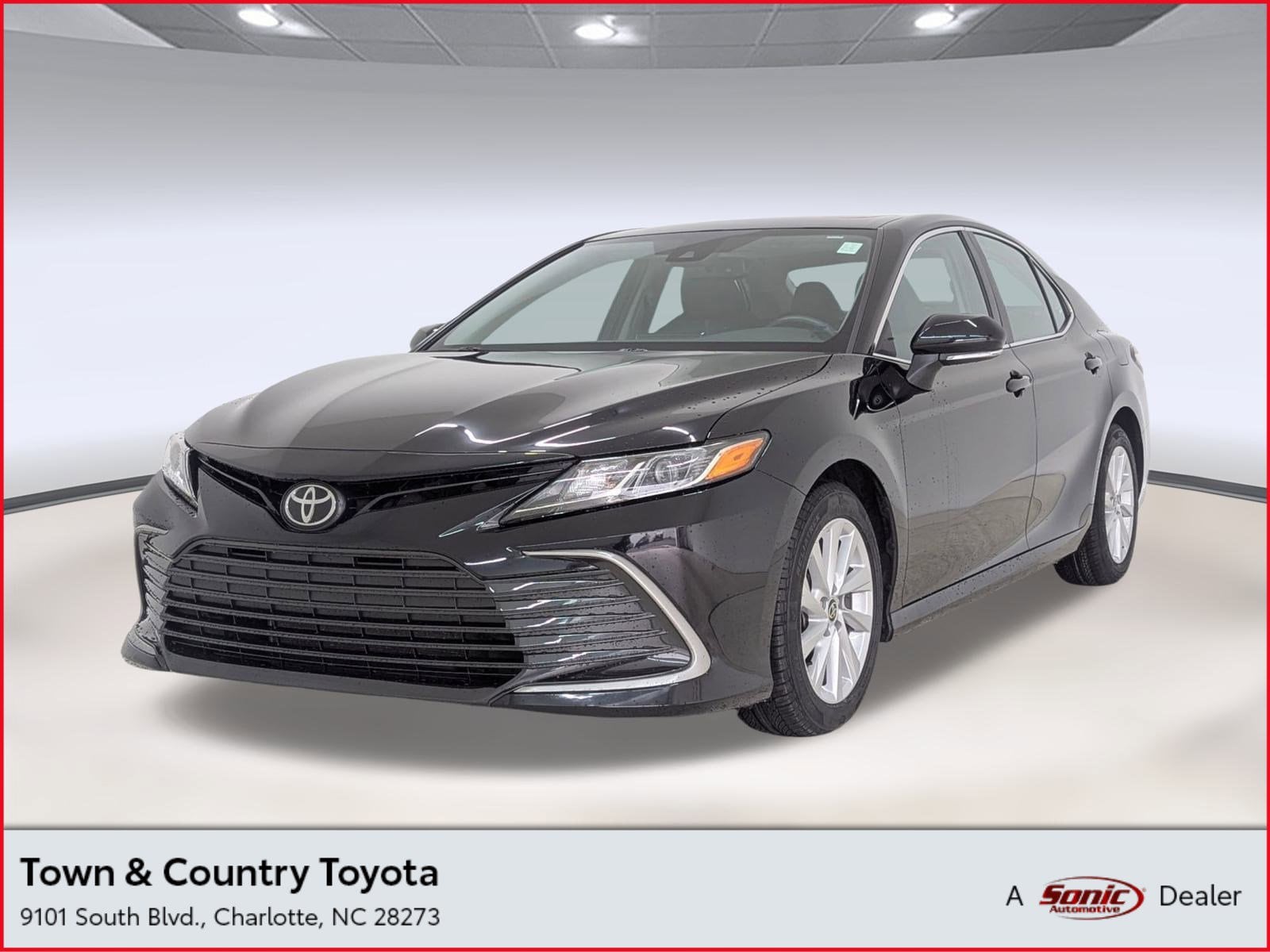 2022 Toyota Camry LE's photo