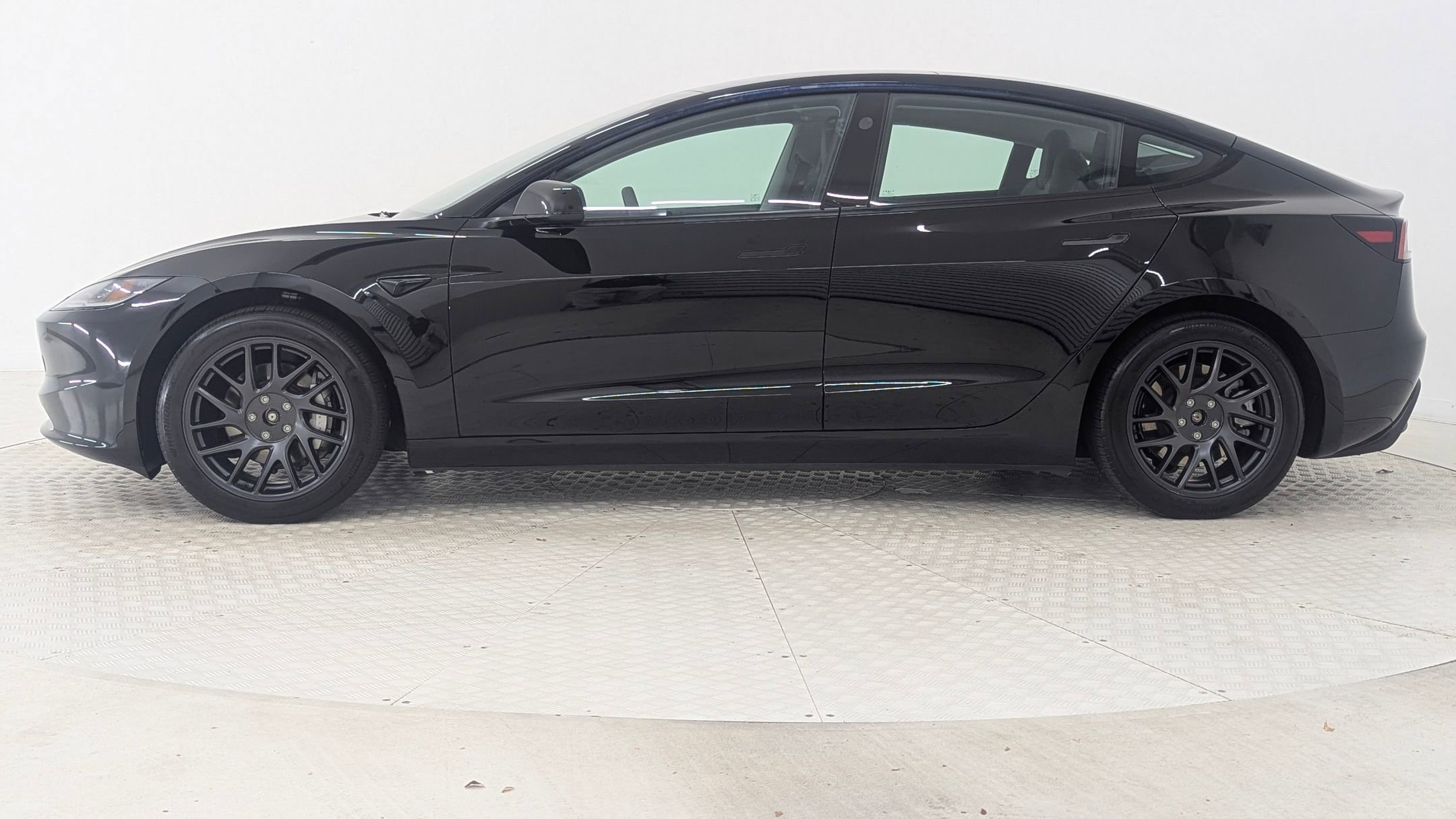 2024 Tesla Model 3 Long Range photo 2
