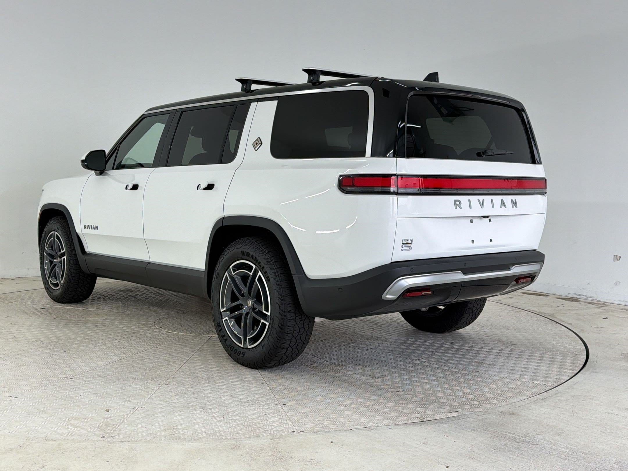 R1S Adventure SUV